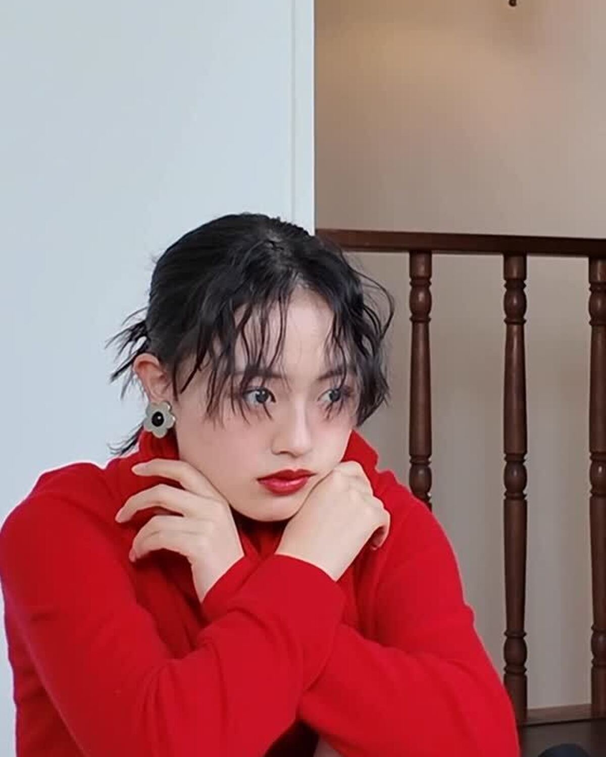じゅったんの撮影風景をおそすわけ🎥❣️💭パキッとカラー赤リップ💄×赤ニット🧶の相性💯#上坂樹里 #じゅったん #Seventeen冬号 #Seventeenモデル #赤ニット