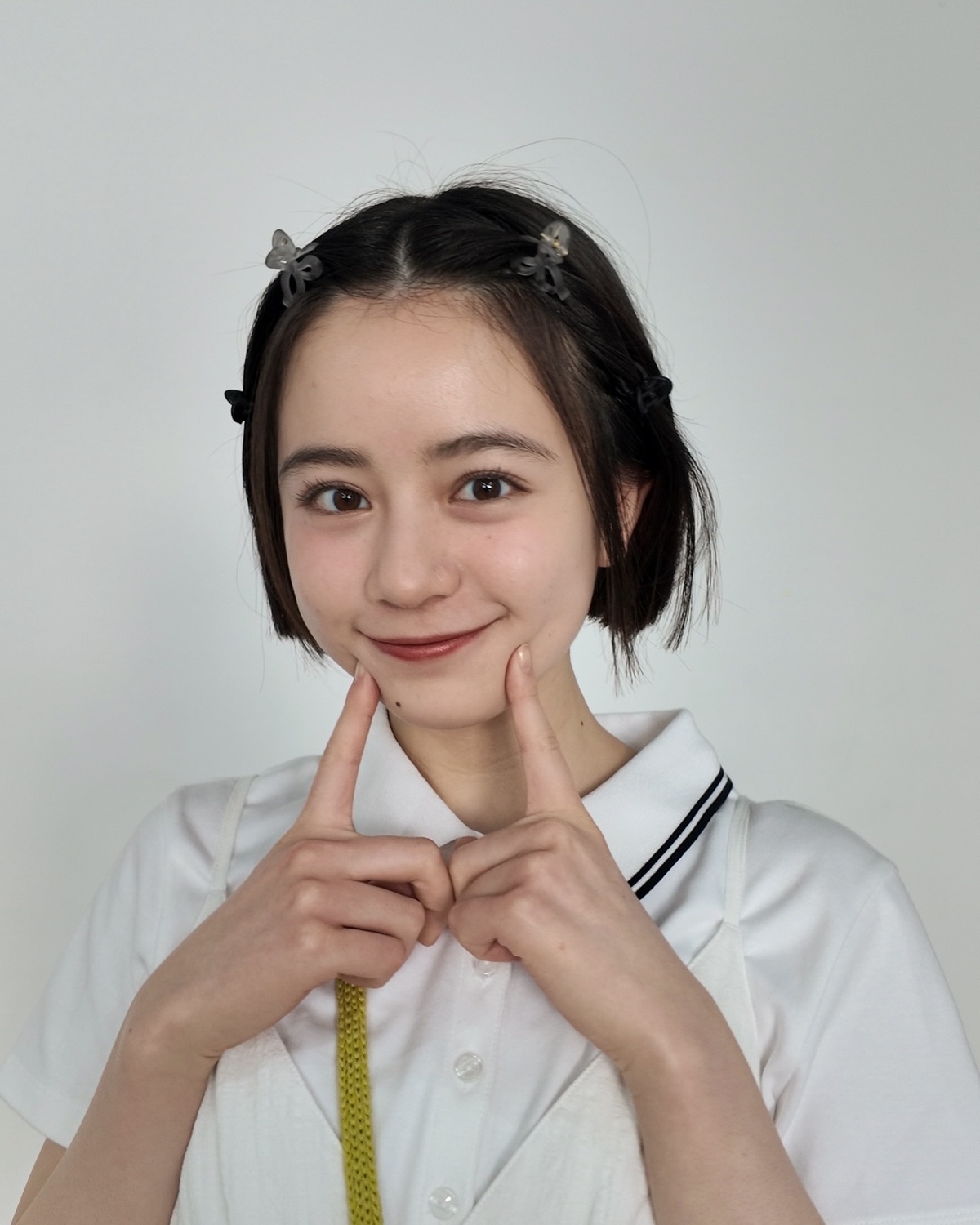 こっちゃんのキュートすぎるオフショット👼🏻ショートヘアさんでもできるヘアアレンジにも注目🦋GU1週間着回しコーデ参考にしてみてね👖🤍#stファッション #seventeen #セブンティーン #ファッ