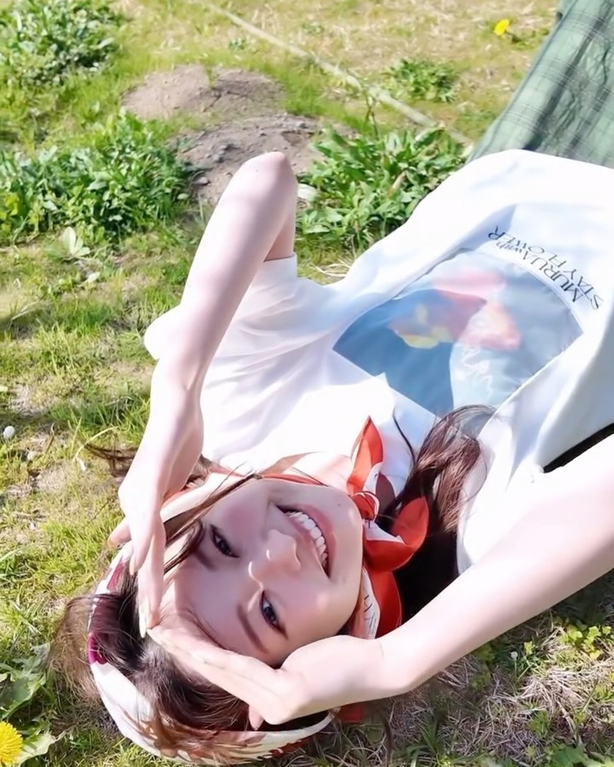 寝転んで日向ぼっこ中の木音！？😴☀️NO！NO！しっかり撮影中です🤍🍃#Seventeen #セブンティーン #ST夏号 #雑誌 #ファッション雑誌 #Seventeen夏号 #Tシャツ #スカーフ 