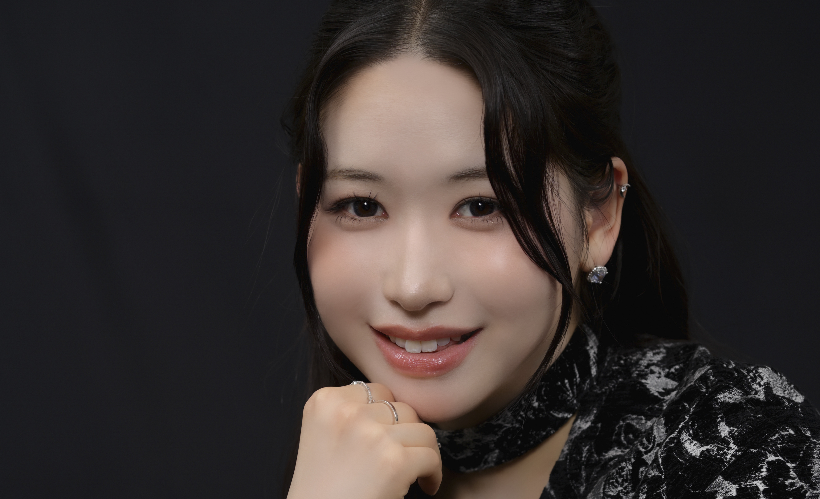 MOMONA（ME:I）さんが、ホラー映画『口に関するアンケート』でドキドキ体験