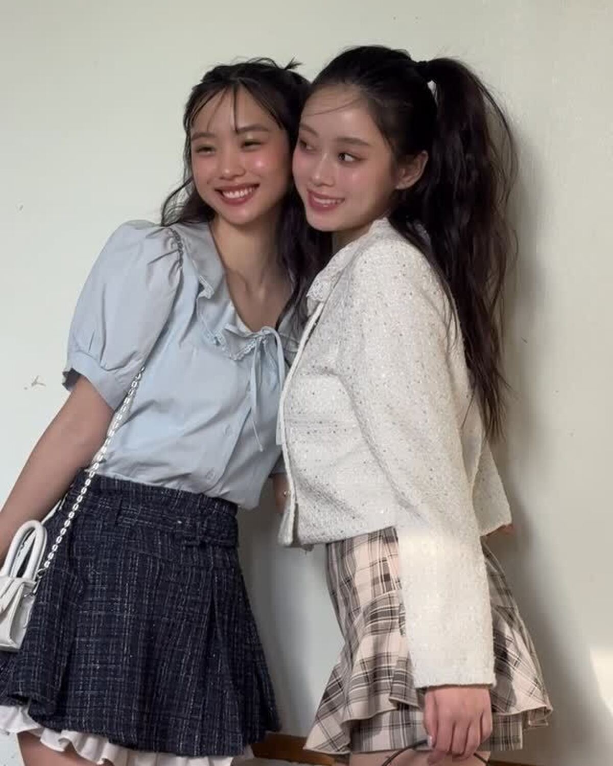 麗世👩🏻‍❤️‍👩🏻不二子のキュートな撮影風景をお届け🫶🏻⊹₊⟡⋆˚⊹---------------------------⊹₊⟡⋆˚⊹STモデルのオフショットがもっとみたいコは@seventeenj