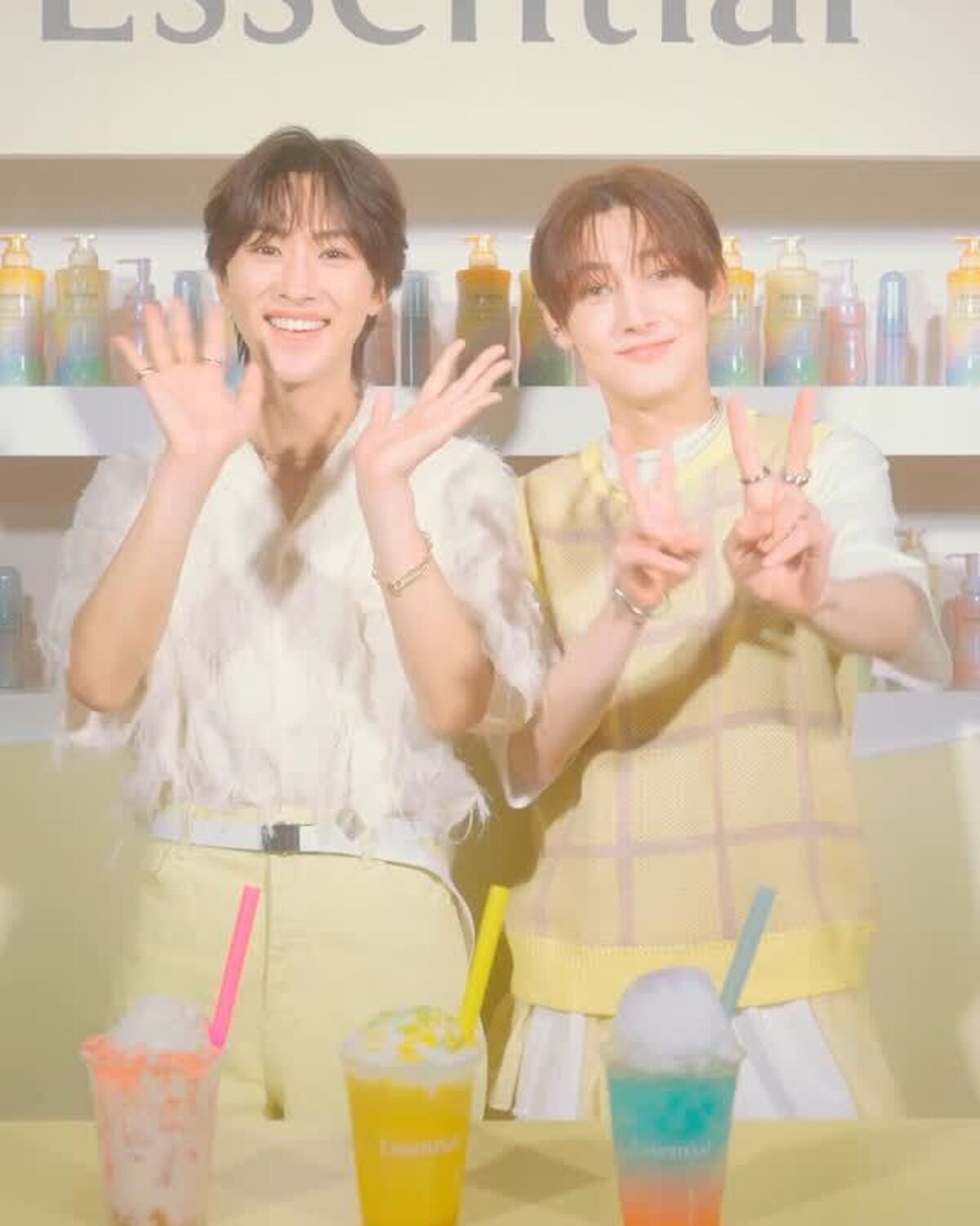 「ROIROM」の本多大夢さん＆浜川路己さん監修ドリンクが飲める！✨　「Essential 新感覚 cafe」が期間限定オープン🌼🫧✨ST読者のみんなに特別にコメントをもらったよ🥹💞「Essentia