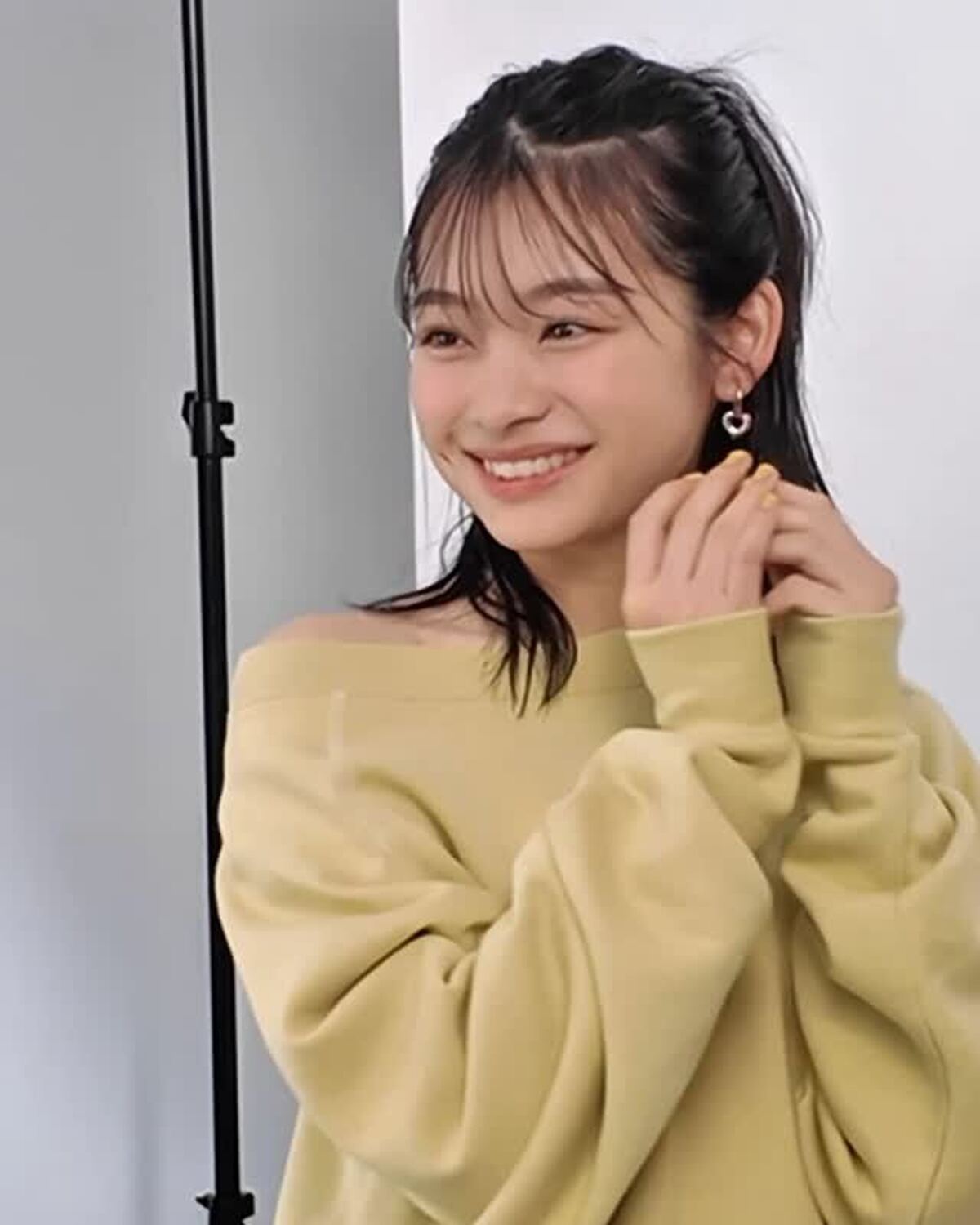 るいスマイルは撮影中も絶好調😋💛ハーフアップのヘアアレンジも似合いすぎじゃない？🥺#Seventeen #セブンティーン #ST #雑誌 #ファッション雑誌 #月島琉衣 #モデル #春号 #Seven