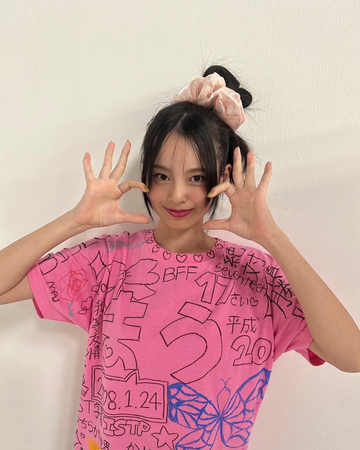 舞羽がTシャツを文化祭＆体育祭用にアレンジしてみた👼🏻💖みんなの学校の文化祭や体育祭はもう終わった？🏫👀これからのコや、来年もあるコは参考にしてみてね🎶#Seventeen #セブンティーン #Sev