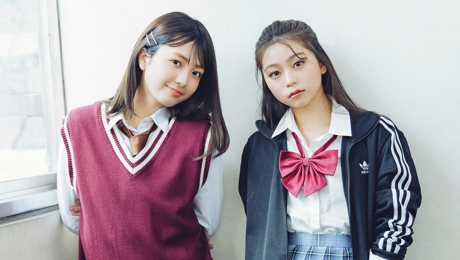 堀口真帆・稲光亜依たち高3は、かっこよさと今っぽさを盛り込んで♪【学年別おすすめ制服コーデ】
