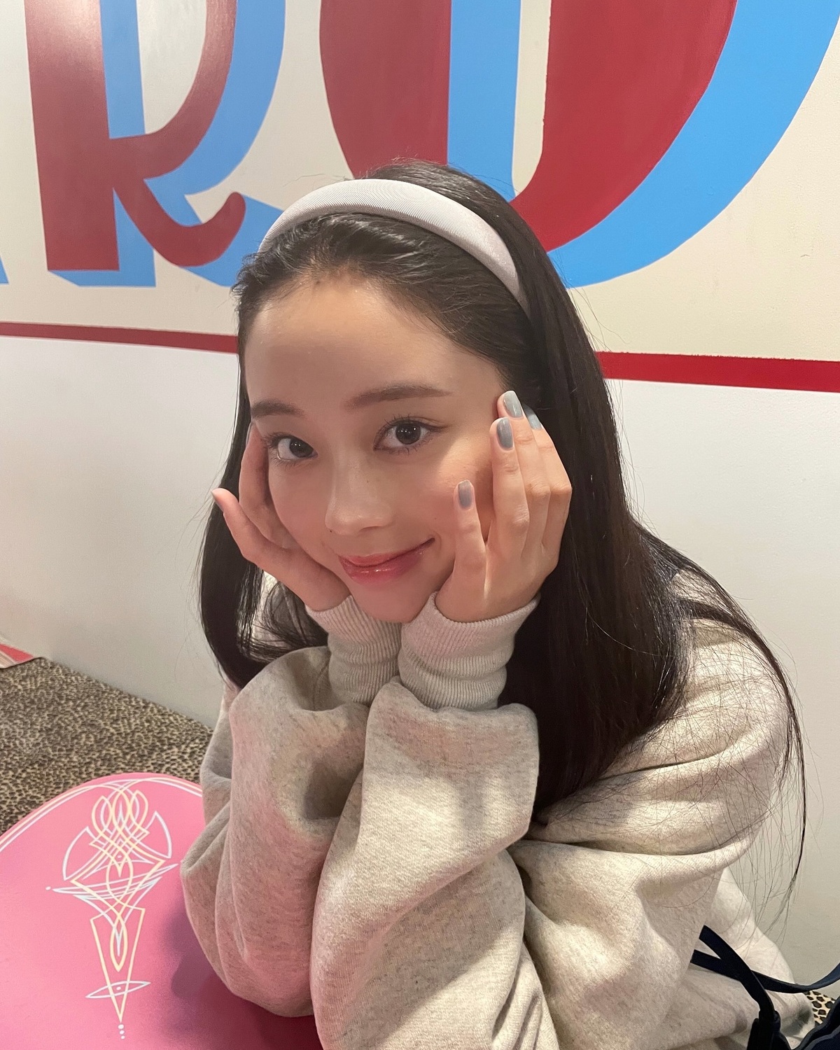 海外ガールなふっちー🎶💨アメリカンなカフェで撮影したよ📸🇺🇸#佐藤不二子#高校生 #jik #carolinediner #オフショット#Seventeen #セブンティーン #可愛い女の子 #Sev