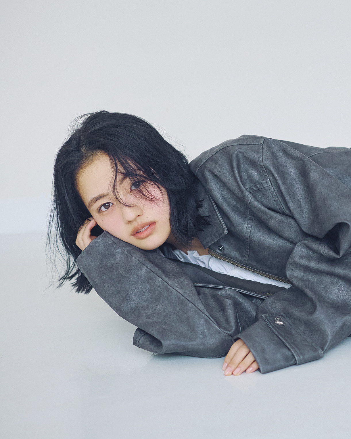 上野樹里ちゃんのレザージャケット×甘めワンピの日のゆるふわヘアを紹介♪
