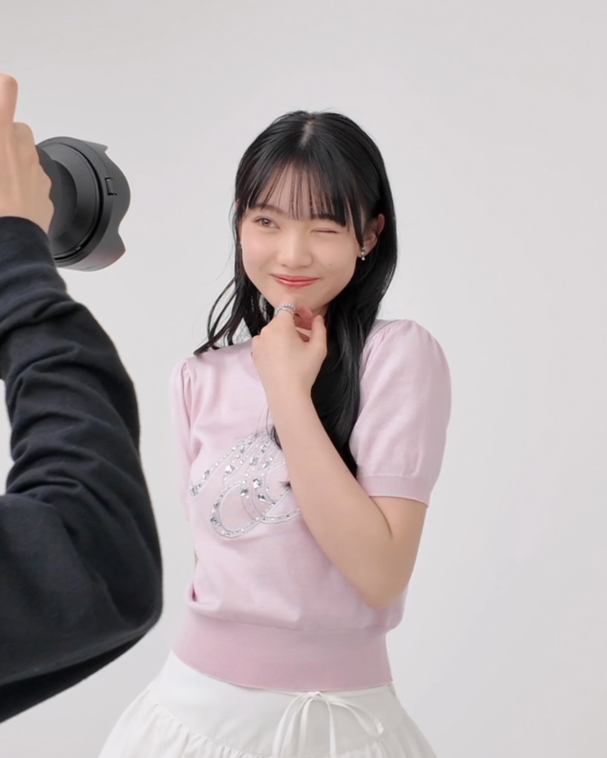 ミスセブンティーン2026👑投票締め切りまであと6日❣️撮影風景のオフショットを公開✨次はNo.6〜No.10まで👩🏻‍❤️‍👩🏻06 多田梨音07 中村杏莉08 晴香織美愛09 平内心音10 星乃あ