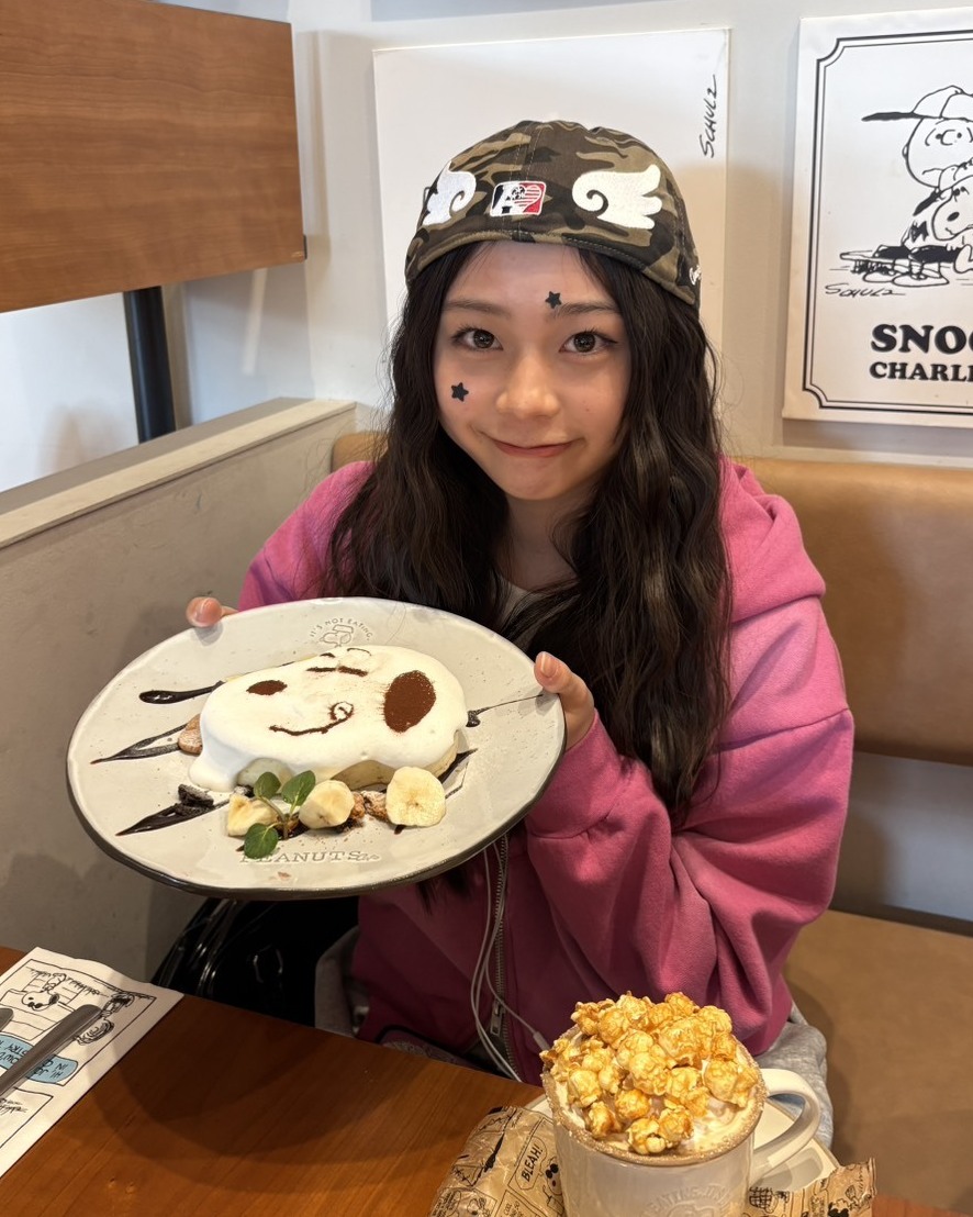 【稲光亜依】スヌーピーカフェ