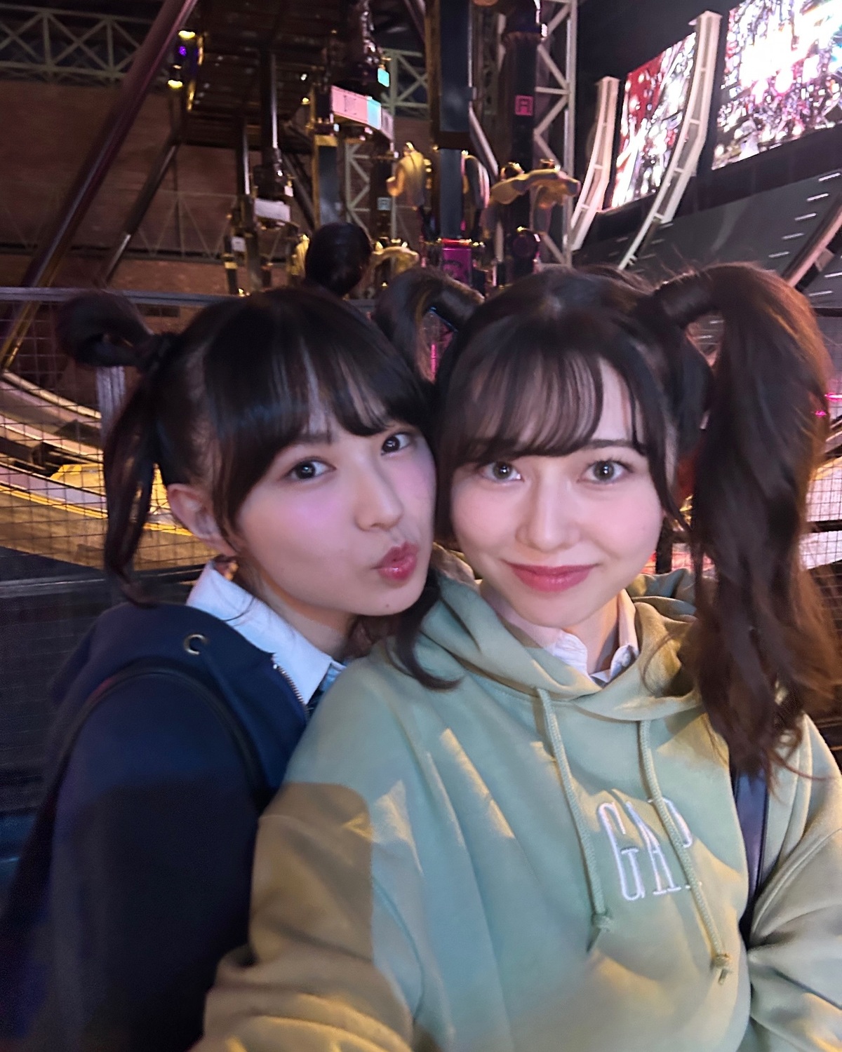 もんはん👩🏻‍❤️‍👩🏻仲良しな2人のオフショをたっぷりと♡2人が持っているぬいぐるみはカメラマンさんがくれたもの😳✨ゆるキャラかわいすぎ🥺#森﨑美月 #石川花 #ljk #高校生 #STモデル