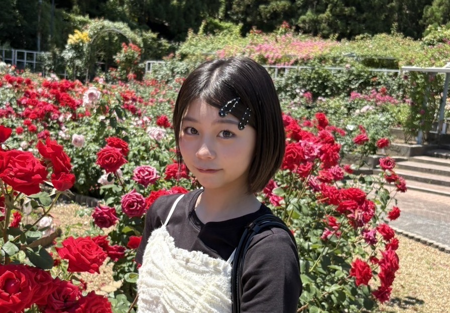 【稲光亜依】バラ園🌹