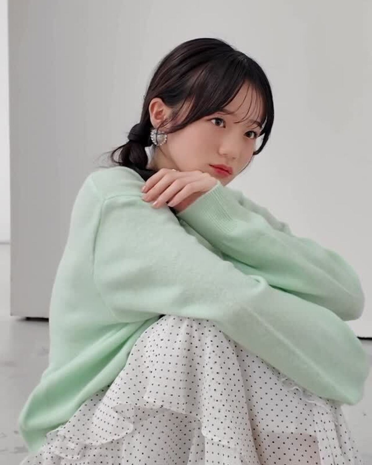 春っぽい衣装に身を包んで🌸💚🤍瑠菜の撮影風景🎥 発売中のSeventeen春号モデルプロフ企画のオフショットだよ🪽#Seventeen春号 #中島瑠菜 #春服 #三つ編みアレンジ #ヘアアレンジ