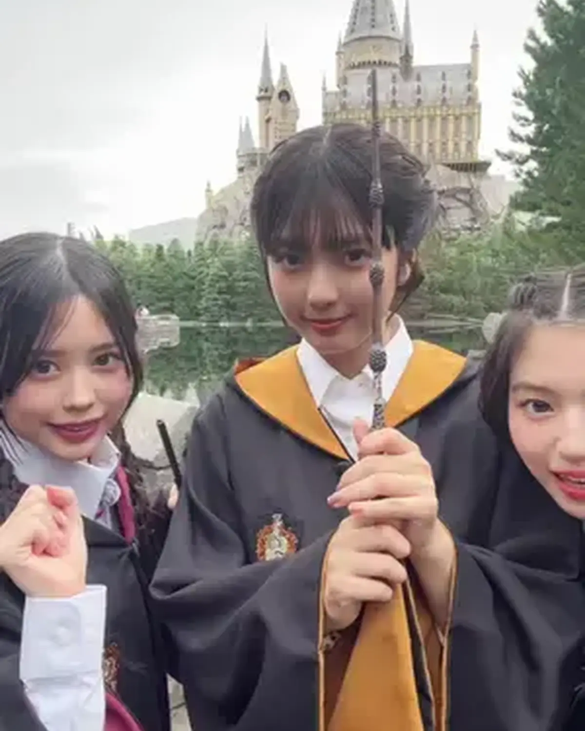 魔法使いになりました🧙‍♀️🪄🏰 USJ旅Vlogやハロウィーン・ホラー・ナイトレポ動画チェックしてね🧟❤️‍🔥 #梶原叶渚 #堀口真帆 #佐々木満音 #ユニバ #ユニバーサルスタジオジャパン @堀口