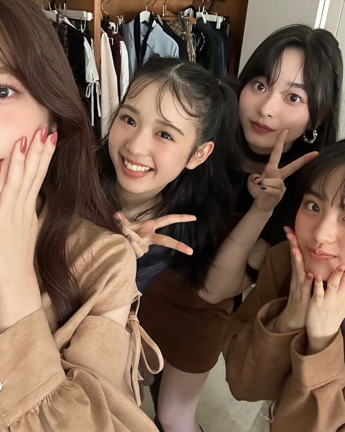 発売中の秋号はもう見てくれた？📖🤎この4人が秋服を可愛く着こなしてるよ👗🍁メイクとヘアも秋仕様に💄秋のトレンドが知りたいコは今すぐチェックしてね📖✅#Seventeen #セブンティーン #Seven
