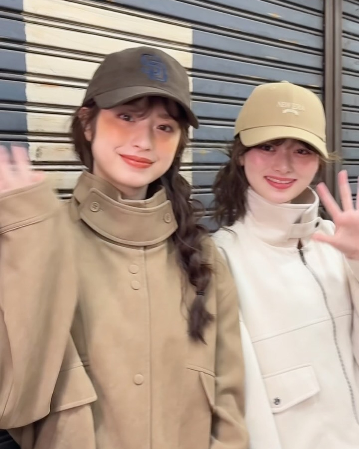 あやなとゆななのロケ撮影風景📸🤍秋のリンクコーデの参考にしてね👭🏻⊹₊⟡⋆˚⊹—————————⊹₊⟡⋆˚⊹Seventeen秋号発売中📖🌴STモデルのオフショットがもっとみたいコは@seventee
