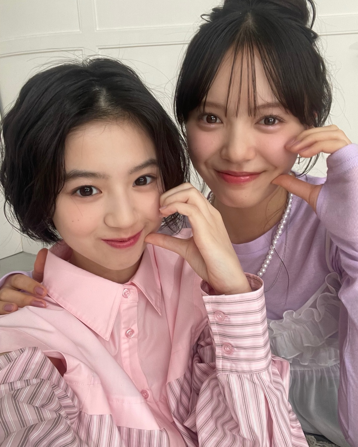 うみろん👩🏻‍❤️‍👩🏻🫶🏻去年までSTの末っ子だったうみ、ミスセブンティーン2025オーディションで同い年が入ってきたから仲間が増えた〜♡ととても嬉しそうな姿が印象的な春号撮影でした🥰春から高1ペア