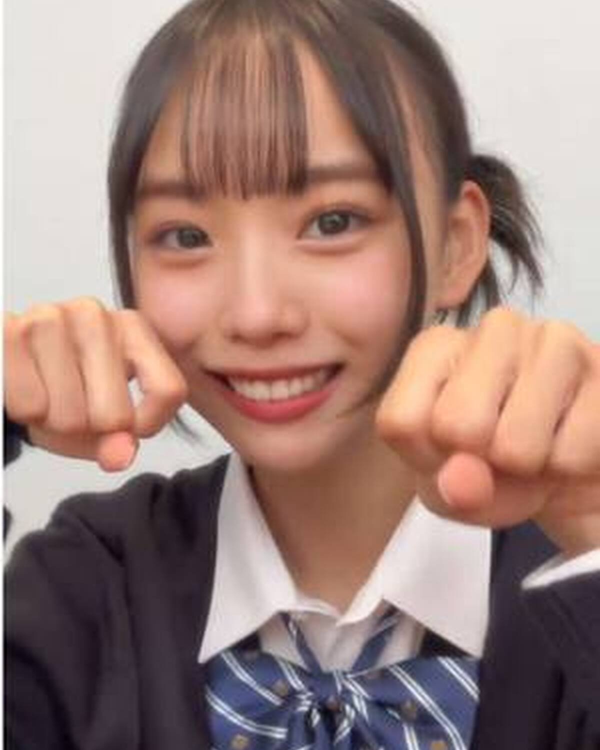 ねこの呼吸…からの😼👊🏻🤍 @松本麗世🧸️️️⛅️  #松本麗世 #ljk #STモデル #制服 #高校生　