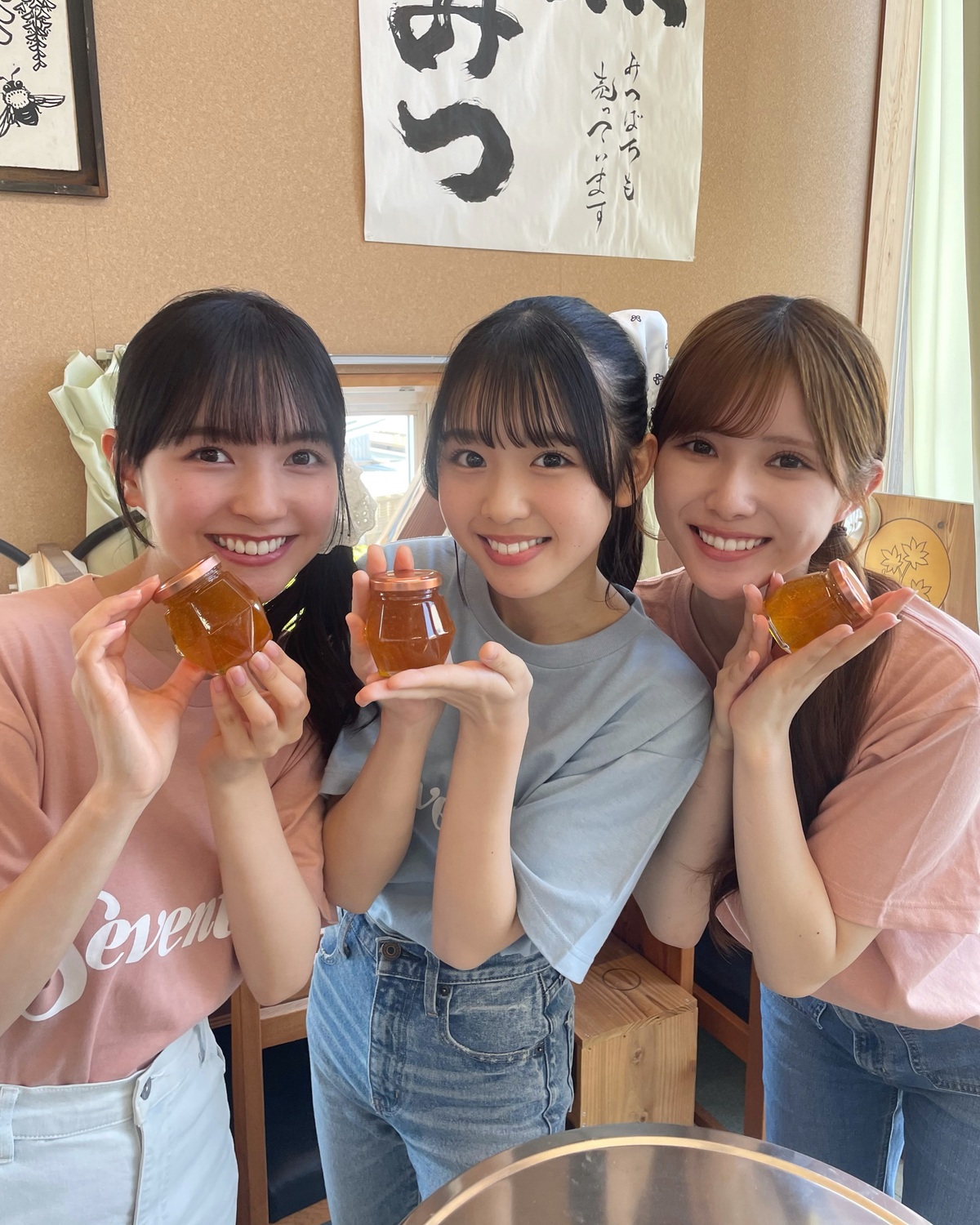 Seventeen夏号に掲載中のSDGsな社会科見学ページは見てくれた？👀🌈ここあ、かいら、みんみの3人が読者のみんなと田植え体験と養蜂体験をしてきたよ🌾🐝朝から1日長丁場だったけど、みんな元気に頑張