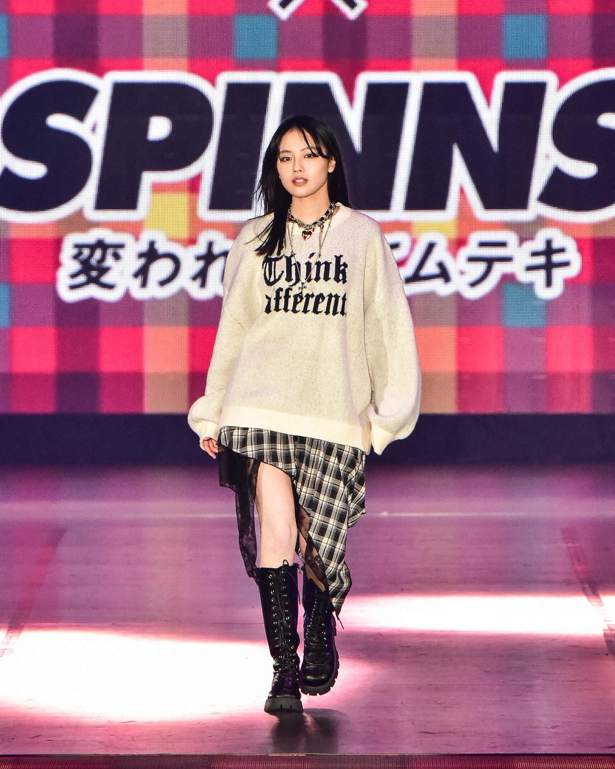 【Rakuten GirlsAward 2025 A/W ルポ】「Seventeen ✕ SPINNS」全コーデをST㋲が完全解説！