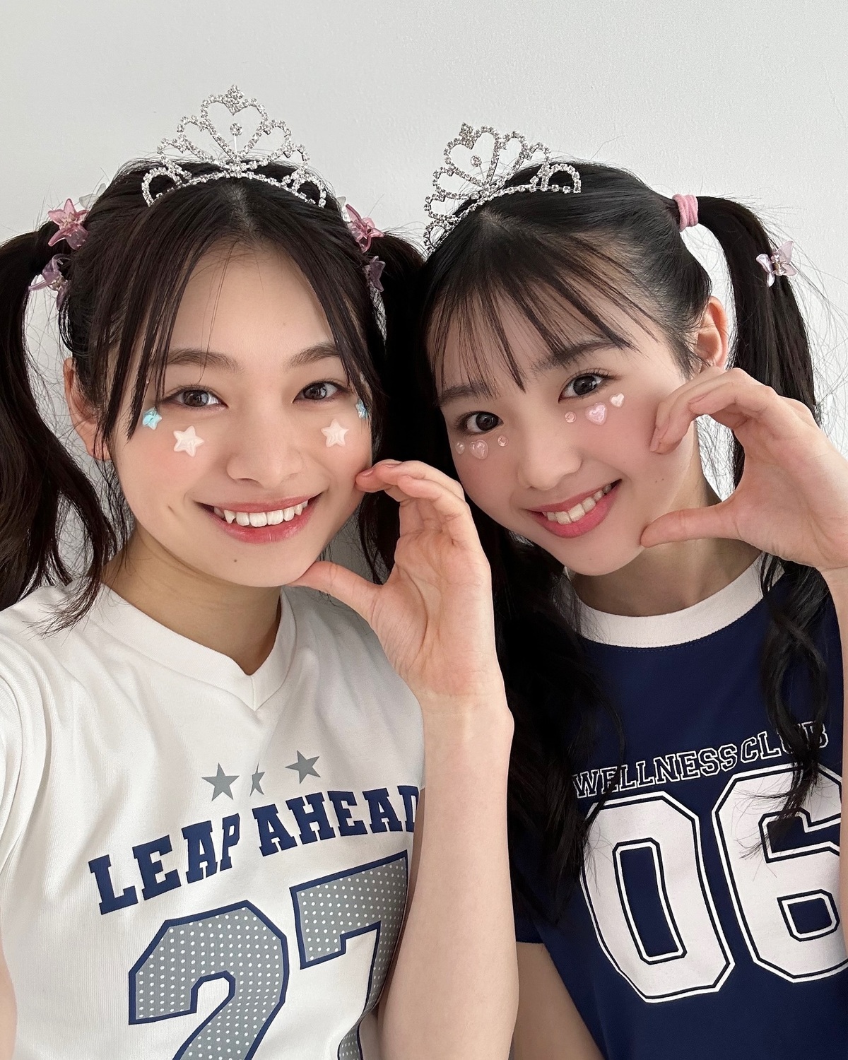 学校行事(仮)で気合いバッチリ⭐︎な琉衣＆みんみ👩🏻‍❤️‍👩🏻キラキラなメイクとヘアアレンジが可愛すぎ⭐️もうすぐ学園祭ってコも多いんじゃない？🏫💖ST-Webの🔍から、「文化祭」や「学園祭」などの