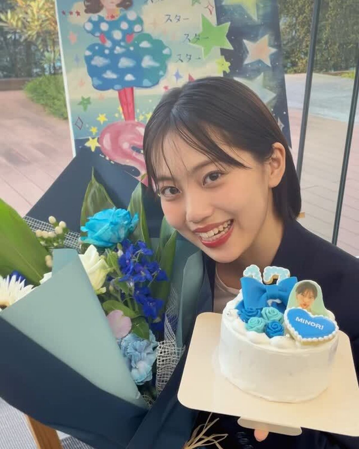レイラニ＆みのちゃんの卒業式の様子をちょこっとお届け🎥💐サプライズで用意したプレゼントやケーキ、モデルやスタッフからの寄せ書きが詰まったアルバムに大喜びしてくれた2人🎞️✨ Seventeenの思い出