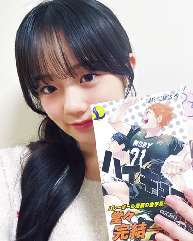 【中島瑠菜】マンガを読むことに夢中なんです♡