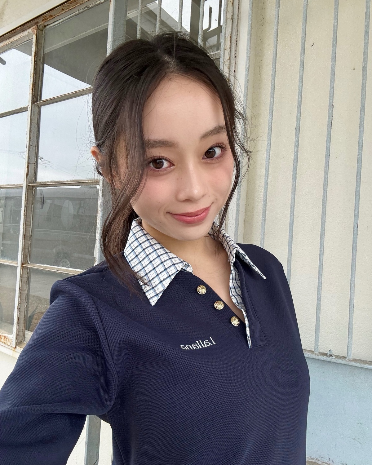 大人っぽ不二子👸🏻💙🤍不二子といえばサラサラのロングヘアのイメージが強い⁉︎けど、ゆるく巻いたアップヘアもいつもの雰囲気と違って可愛いすぎるよね🫶🏻#佐藤不二子 #可愛い女の子 #春服 #ポニーテール