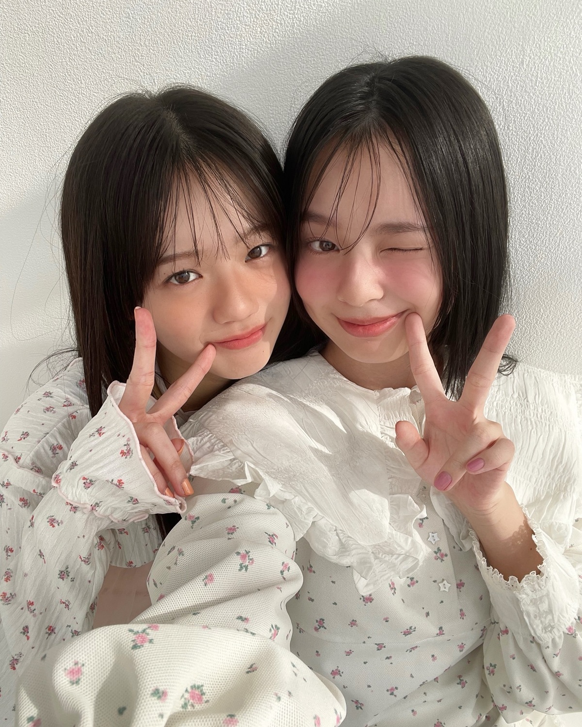 みんな〜♡昨日発売したSeventeen春号はもうGetしてくれた？📖🫧 春に役立つ情報がたっぷり乗ってるから絶対チェックして！！今日から春号のオフショットもたくさん載せていくよ📸まずはるなまう👩🏻‍