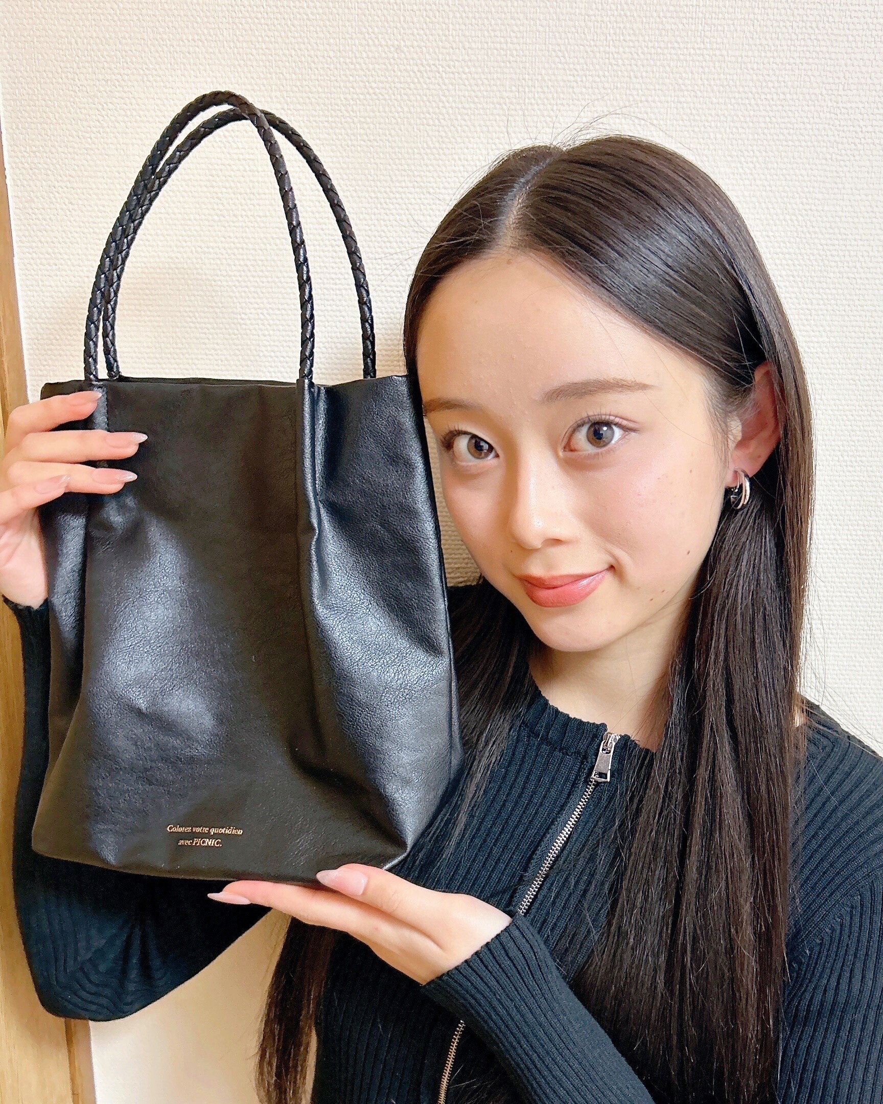 バッグの中身-お出かけ編-【佐藤不二子】