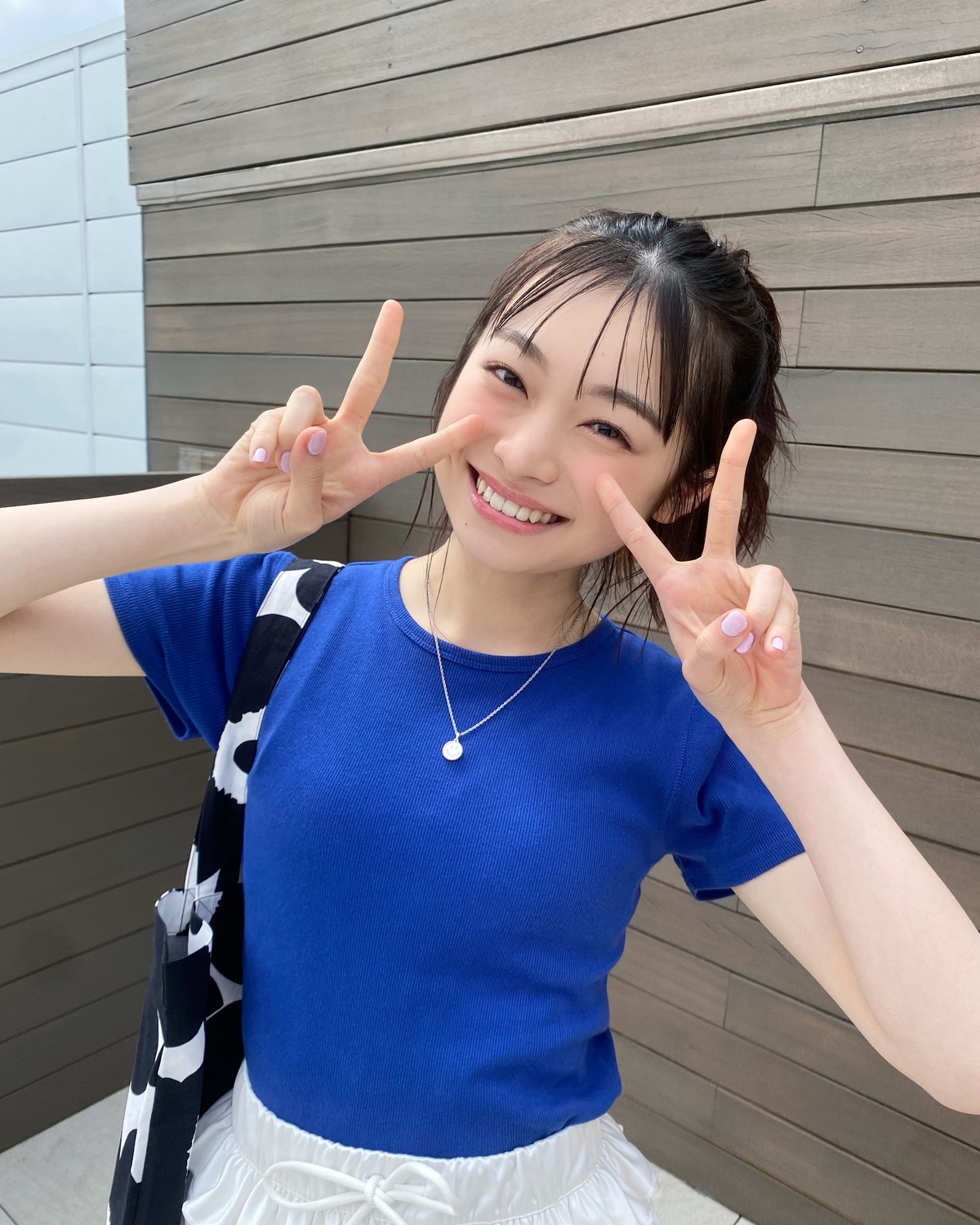 この夏の琉衣の推しTシャツはブルー👕💙ブルー×白の合わせが爽やかでかわいすぎっ🥺🌊⊹₊⟡⋆˚⊹—————————⊹₊⟡⋆˚⊹Seventeen夏号発売中📖🌴STモデルのオフショットがもっとみたいコは@