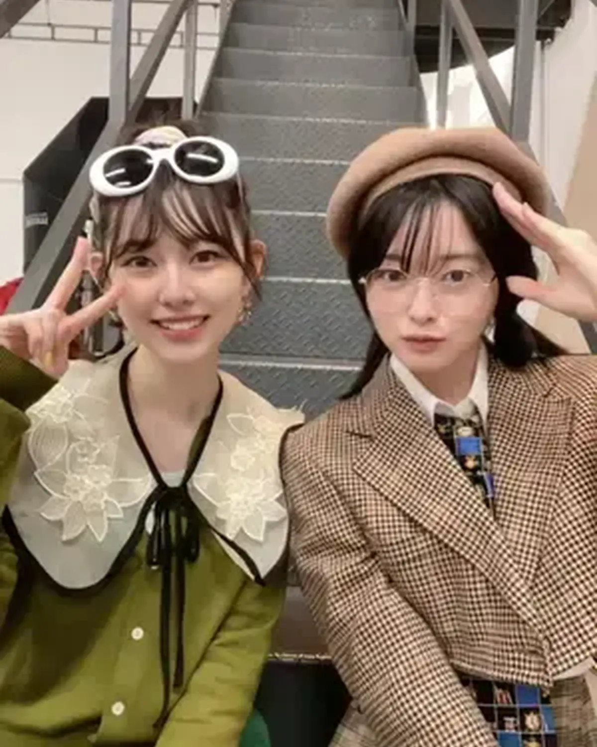 くりくりくりくり繰り返す〜🥺👐🏻 @秋号撮影現場にて はんちゃんとめりちゃん👩🏻‍❤️‍👩🏻 #石川花 #滝口芽里衣 #Seventeenモデル #可愛い女の子 #スターダスト