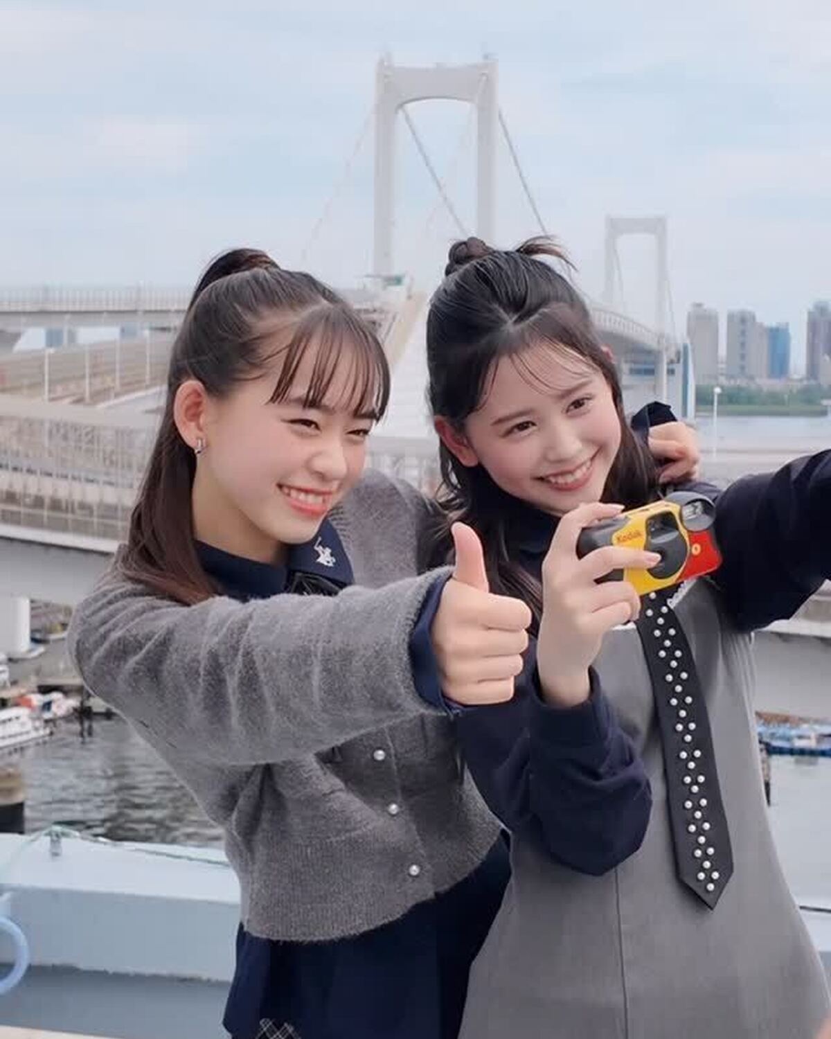 かんみく👭🏻元気いっぱいの2人の撮影風景をお届け🩵今月のカバームービー撮影のオフショット🎥この時撮影したカットは、後日Instagramに投稿されるかも！？🥺🎶#ミスセブンティーン2025 #ミスセブ