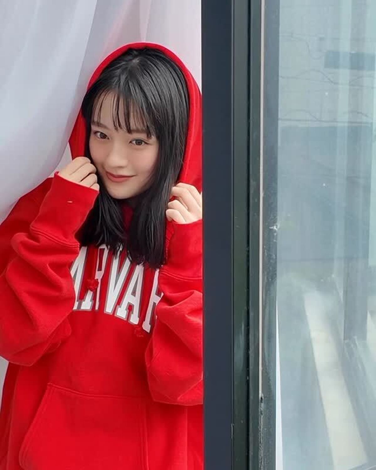 先週発売したばかりのSeventeen秋号はもうチェックしてくれてる？📖❤️ 表紙には赤いパーカー姿が可愛すぎるじゅったんが登場してるよ👼🏻🍃撮影風景をみんなにも共有📸🪄#Seventeen #セブン