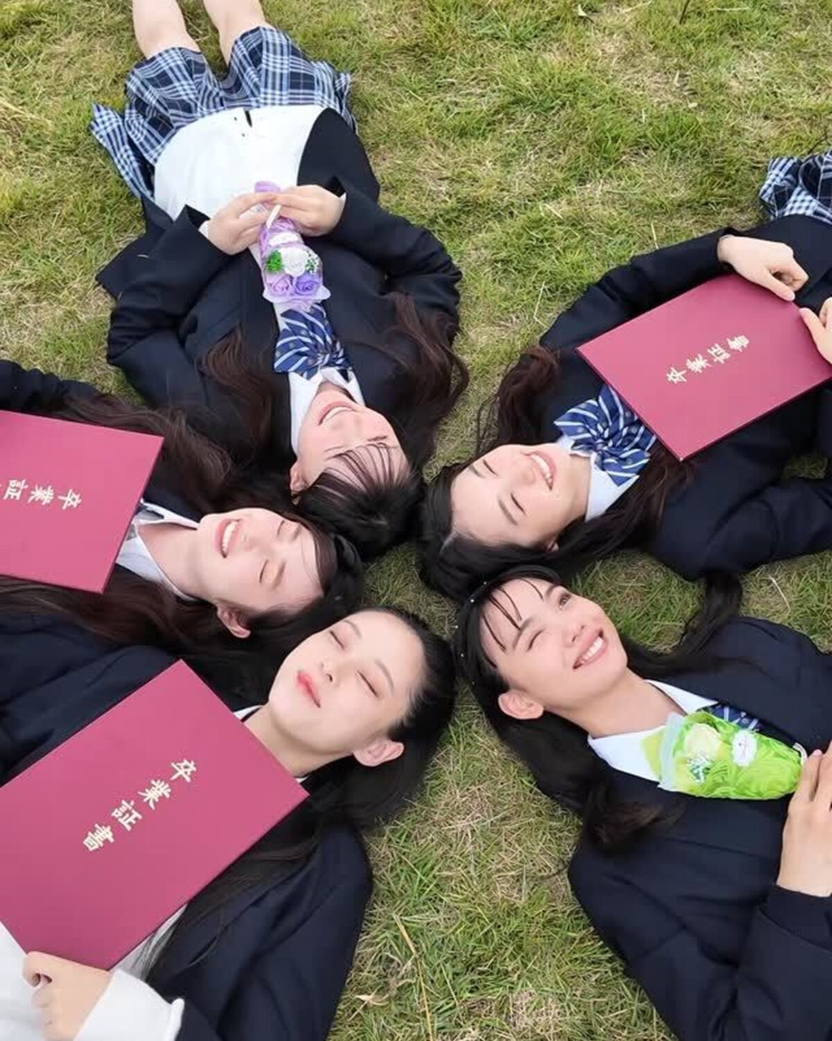 みんな卒業おめでとう🎓💐🏫LJK撮影の思い出🎥まだ出してなかったオフショットたち✨この撮影の時の動画はこれがラスト！🫶🏻#卒業 #卒業式 #高校三年生 #LJK #ljkの素敵な思い出