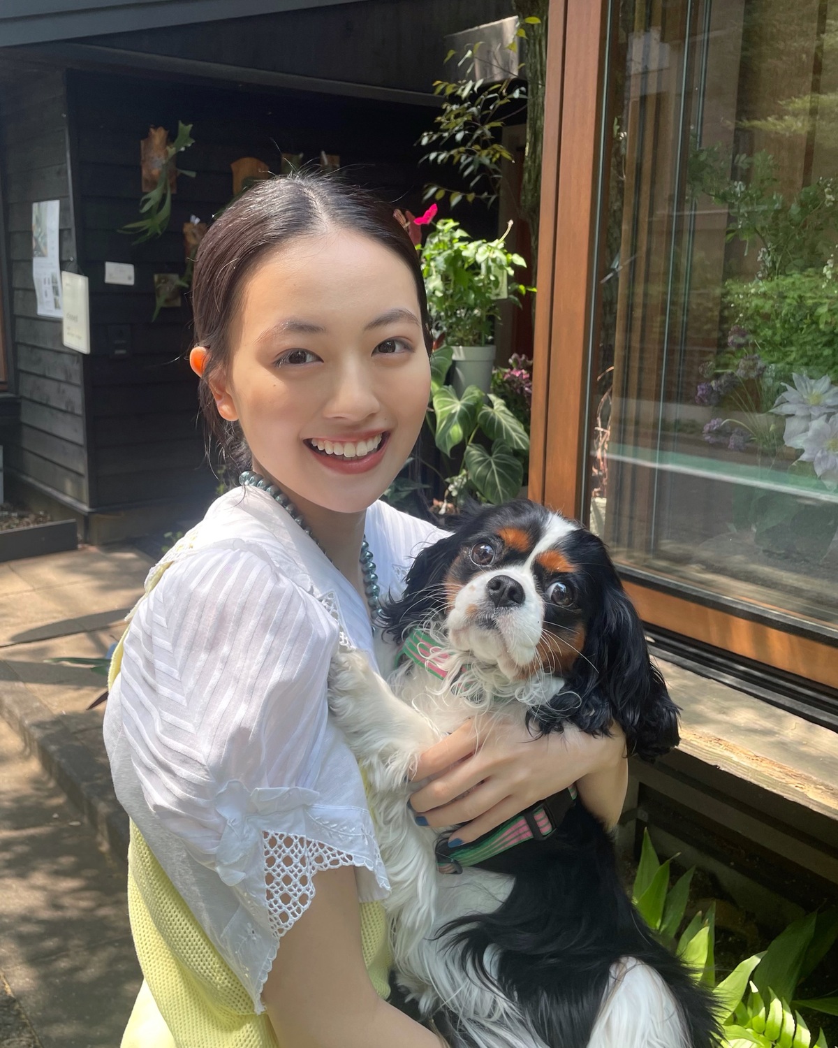 じゅったんとつぶちゃんの癒しツーショ👼🏻🐶🤎🖤夏号の「じゅったんが愛する古着の世界へ」の企画でかわいすぎるゲストとの共演🎶終始メロメロのじゅったんがかわいすぎた🥺🫶🏻 抱っこされると最初は少し不安そう
