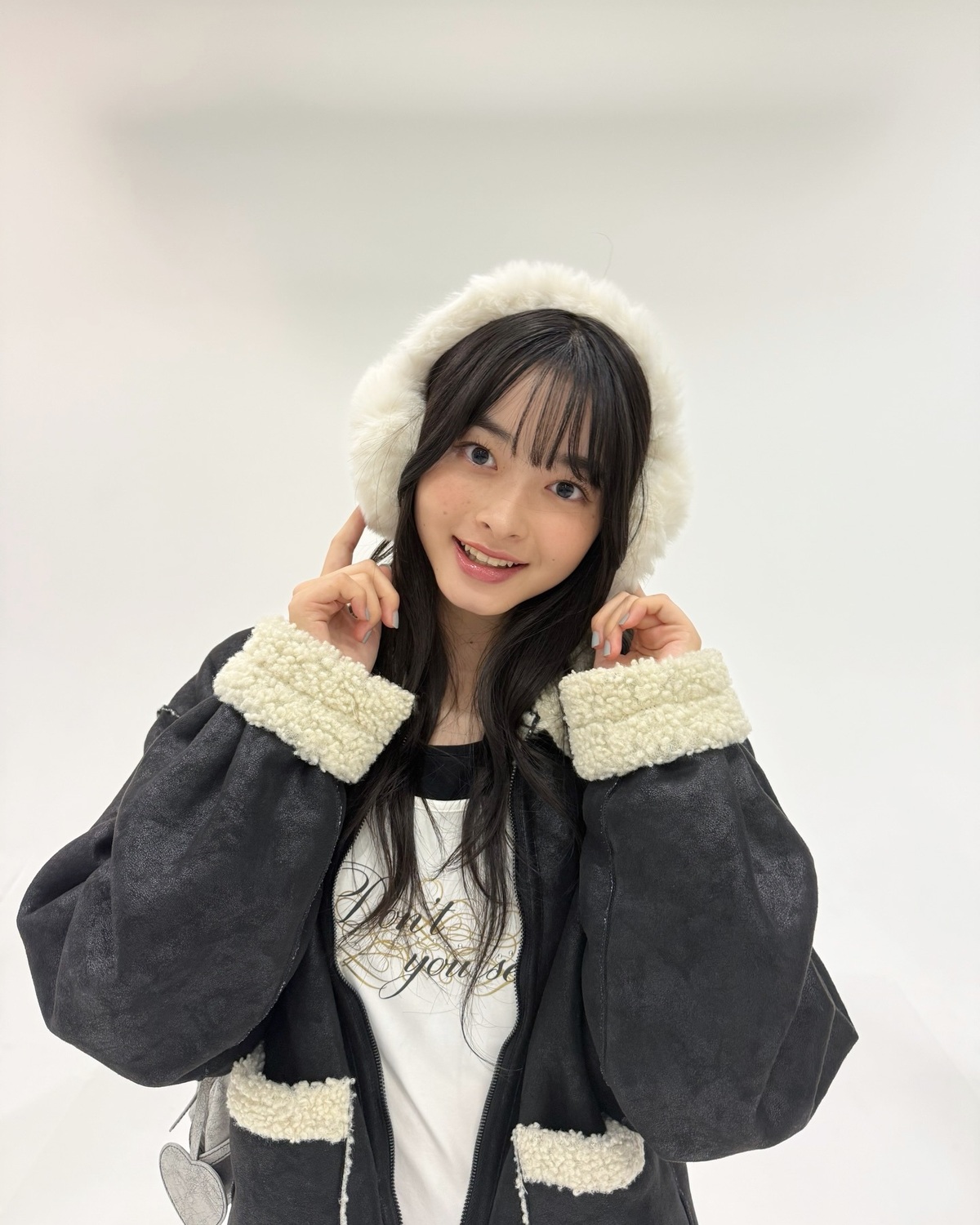 どっちの芽里衣が好き？🐑🤍#滝口芽里衣 #イヤマフ #冬コーデ #ホワイトコーデ #STモデル