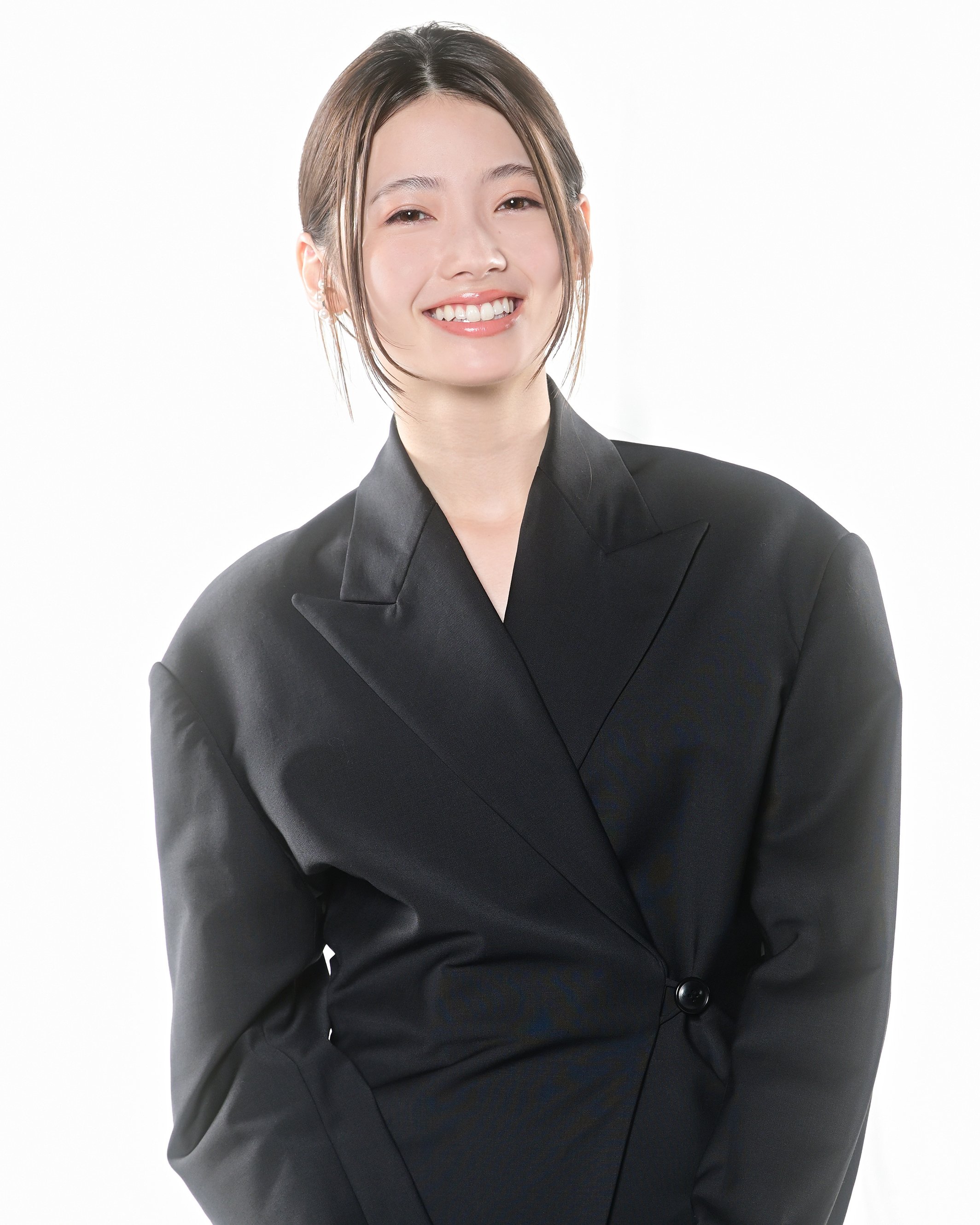 今、注目の南琴奈さんが映画『ミーツ・ザ・ワールド』でキャバ嬢を演じる！