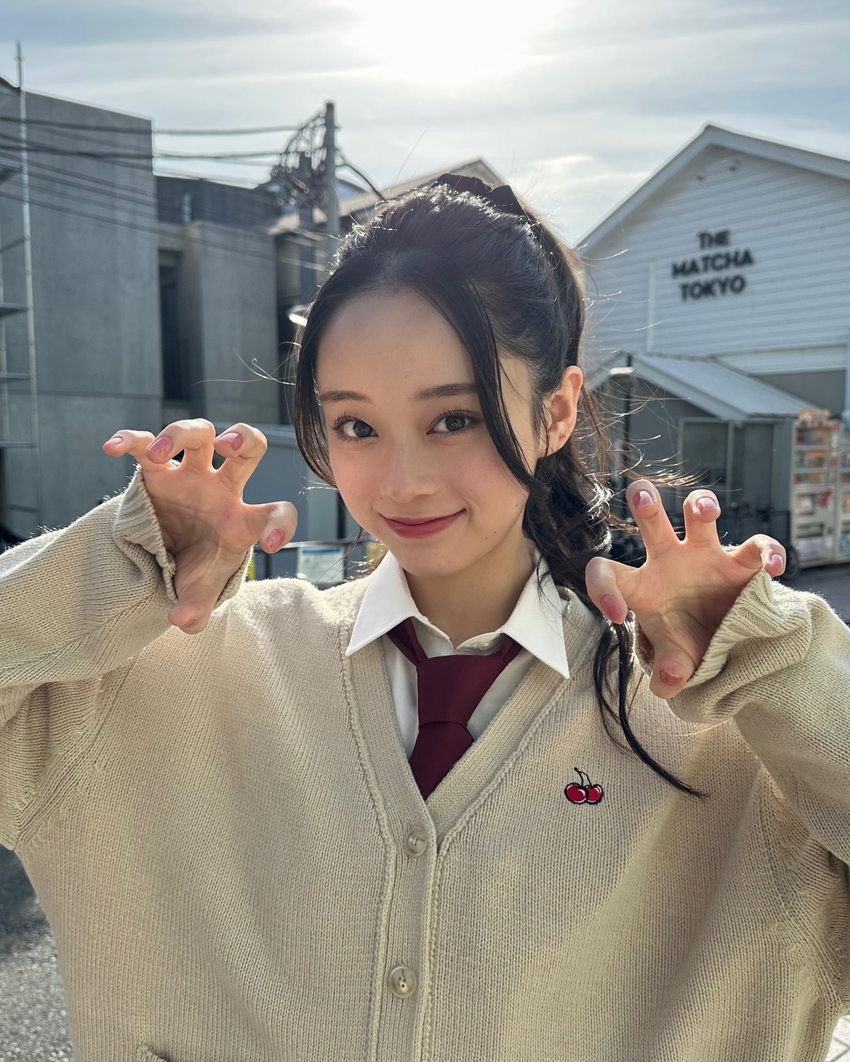 いろんなポーズのふっちー👼🏻💕ポニーテールと巻き下ろしヘアどっちが好き？💫#Seventeen #セブンティーン #ST #雑誌 #ファッション雑誌 #オフショット #可愛い女の子 #佐藤不二子 #モ