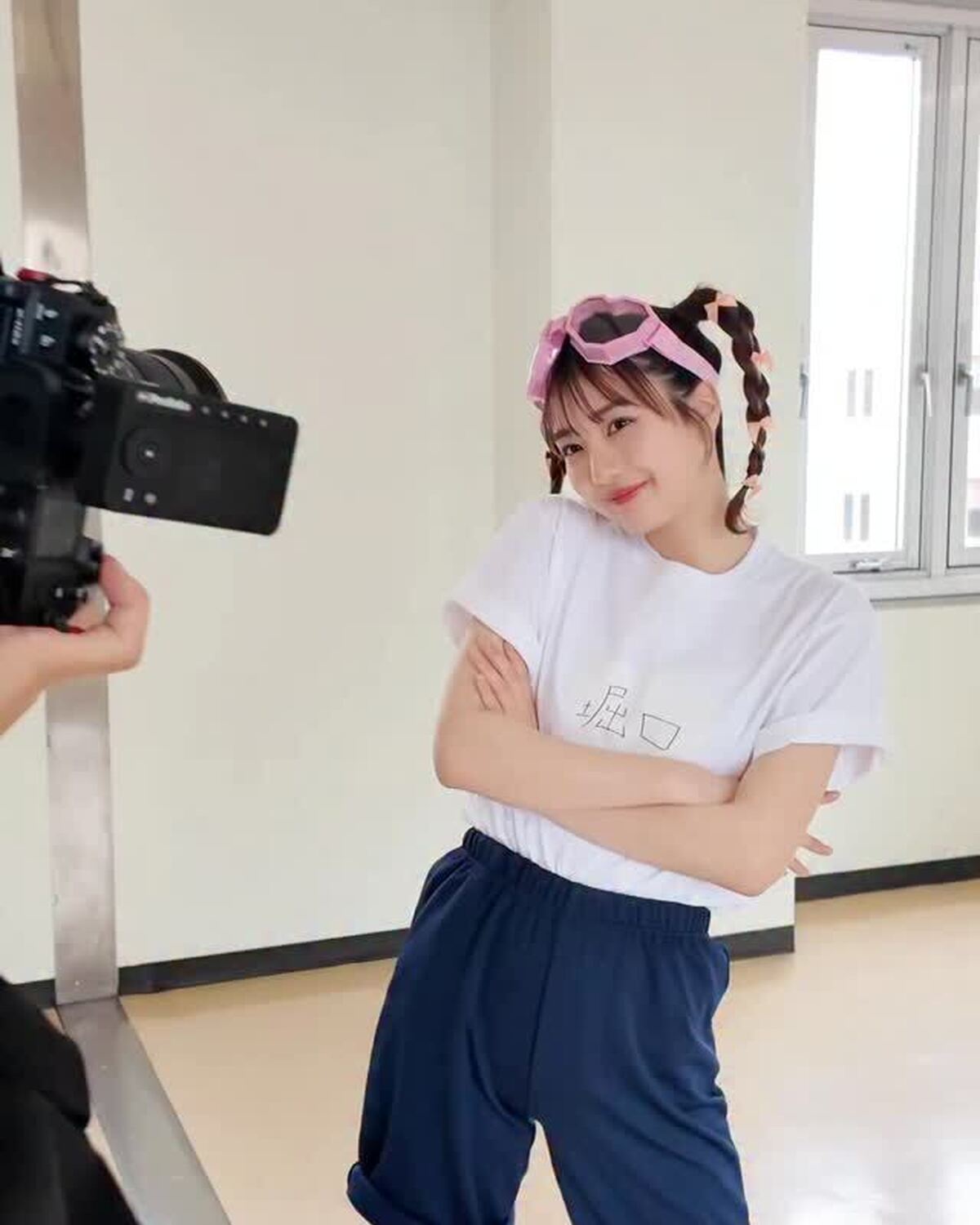 ノリノリのまほちゅん🤣🎶表情もポーズも最高🥺ヘアアレンジ動画もチェックしてね〜🧡🎀#堀口真帆 #体育祭 #体育祭ヘア #体育祭コーデ #ljk