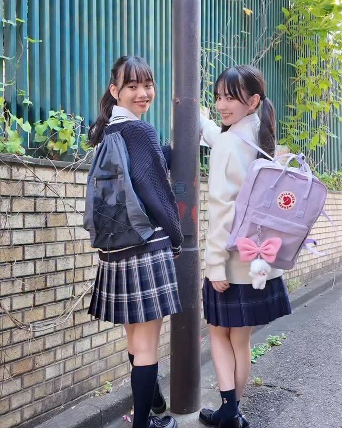 頭コツンポーズが可愛すぎ🥺💓れいここの楽しい撮影風景👭🏻🎥9月も後半戦！新学期はどんな感じ？👀🎵LJKのみんなは特に一日一日を楽しんでいこうね🏫✨#Seventeen #セブンティーン #Sevent