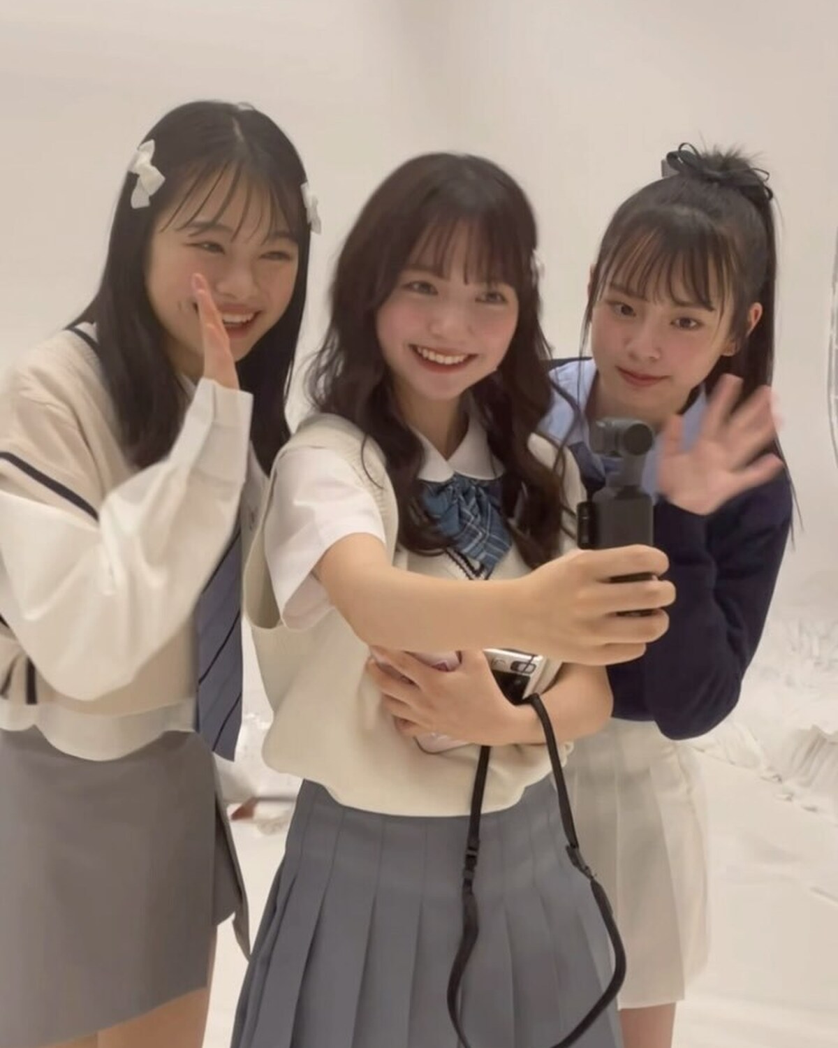 YouTube撮影裏側用の動画を撮影する、るいここまう💕カメラを上手く使いこなす？ここあ🥺🎀どんな動画が撮れていたかは、ST-YouTubeで配信中の「春号の撮影裏側」をチェックしてね🥰#Sevent