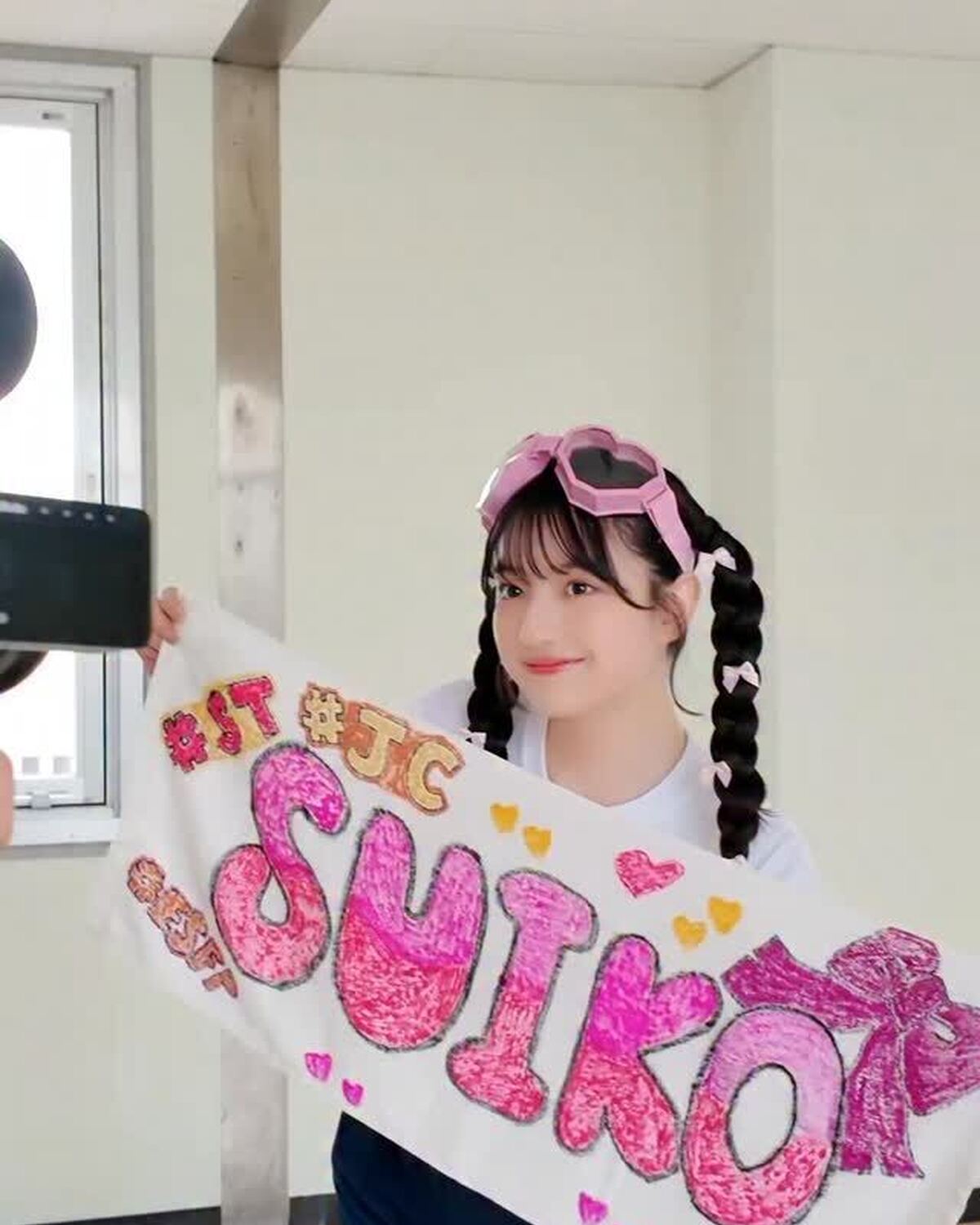 今月のカバームービー撮影のビハインド🎥翠子Ver♡動画内で持ってるデコタオルは別動画ですいちゃんが解説してるよ😻デコタオル動画もチェックしてね👀💖#川瀬翠子 #Seventeenモデル #デコタオル