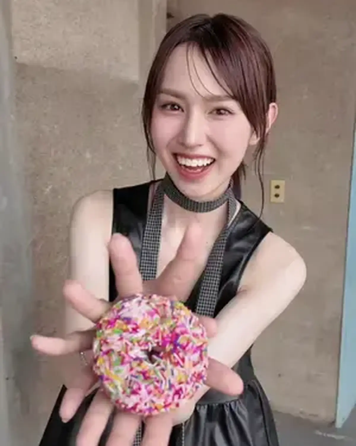 ふじこともんちゃん👩🏻‍❤️‍👩🏻🖤🩷 ふたりは8月でSeventeenを卒業するよ💐 ST-Webでインタビュー記事も公開中📝ぜひ見てね〜✨✨ #佐藤不二子 #森﨑美月 #Seventeenモデル