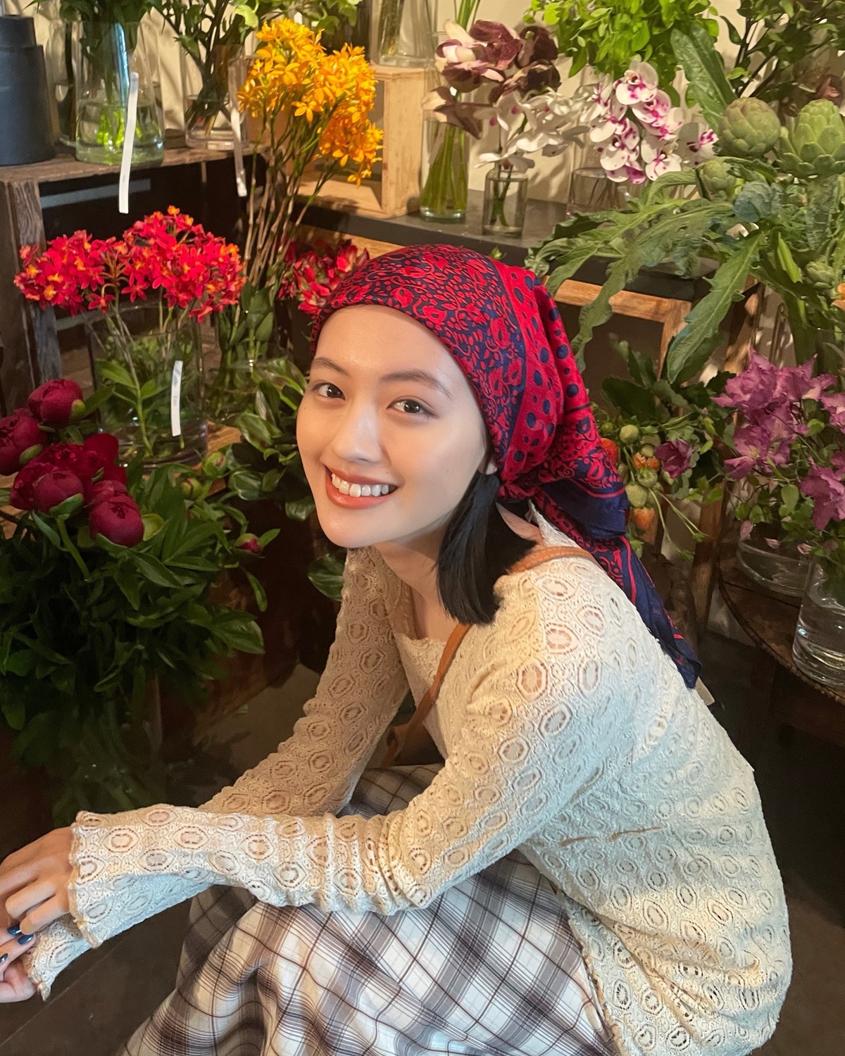 じゅったん×古着コーデ💐バンダナが似合いすぎっ♡鏡セルフィーもあるから最後までスライドして見てね🥺🪞⊹₊⟡⋆˚⊹—————————⊹₊⟡⋆˚⊹Seventeen夏号発売中📖🌴STモデルのオフショットが