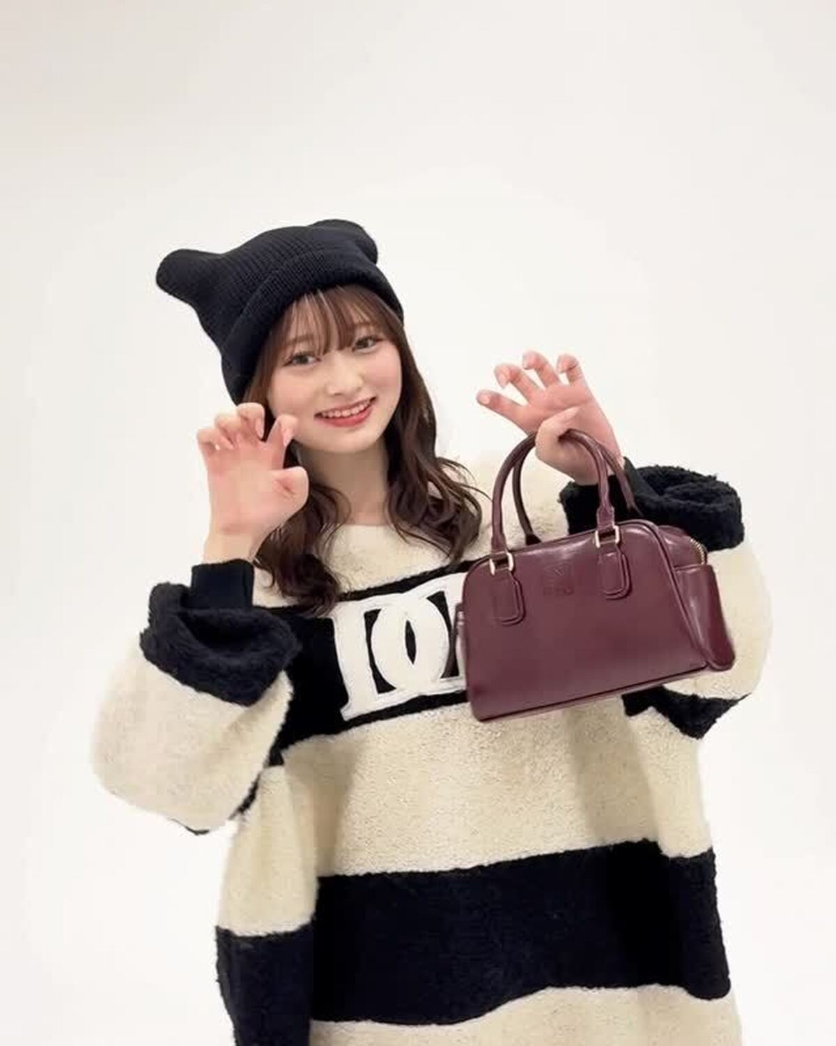 冬号もビジュ爆発のゆなな🐱🤍🖤このコーデはゆななの私服なんだけど、冬私服もおしゃれで参考になりすぎるよね🫶🏻#Seventeen冬号 #Seventeen #セブンティーン #ST冬号 #高比良由菜