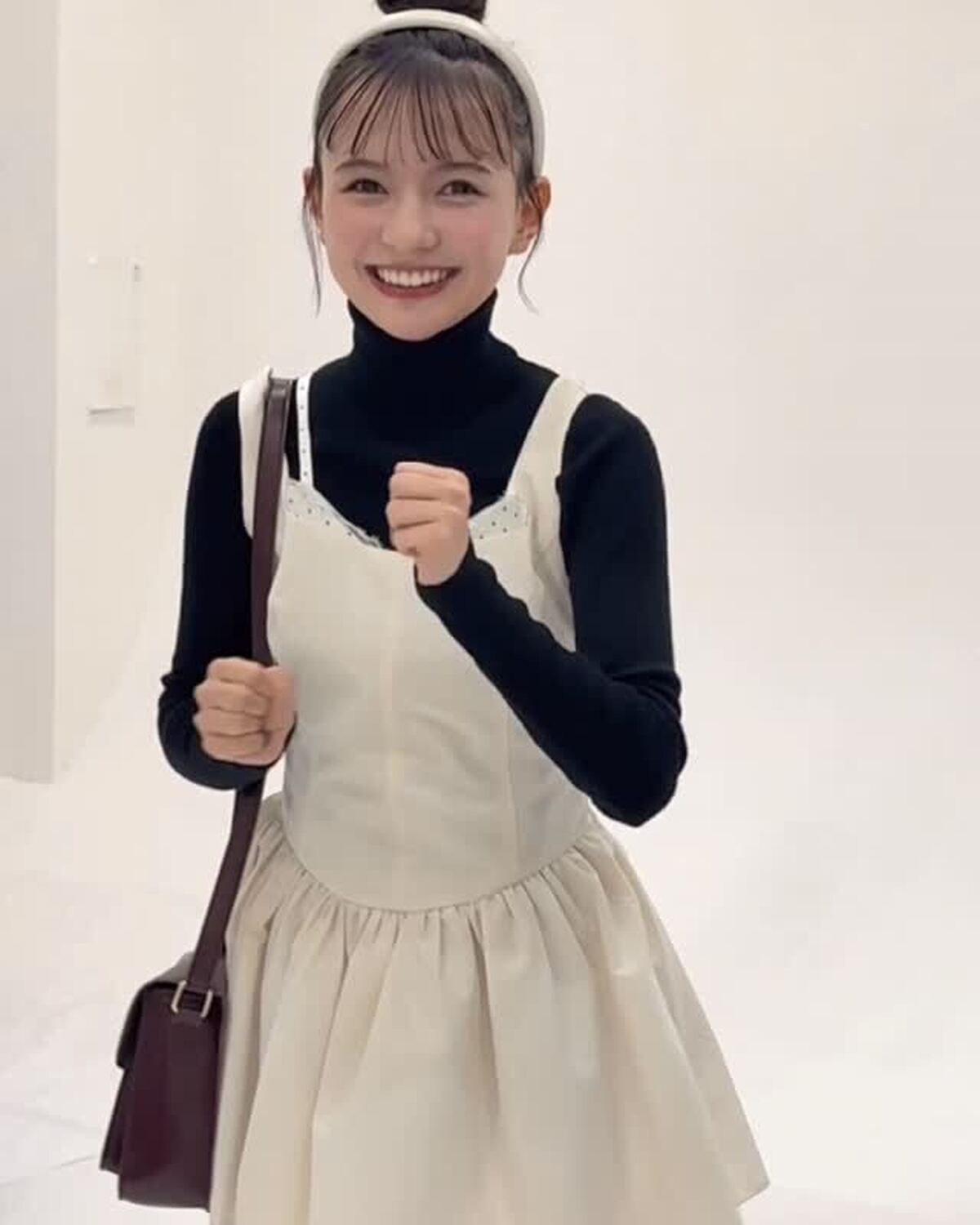 この日もごきげんのここあ🧚🏻‍♀️🎶カメラに気付くとノリノリで踊ってくれました🥺🎀#河村ここあ #Seventeen #STモデル #お団子ヘア #バレエコア