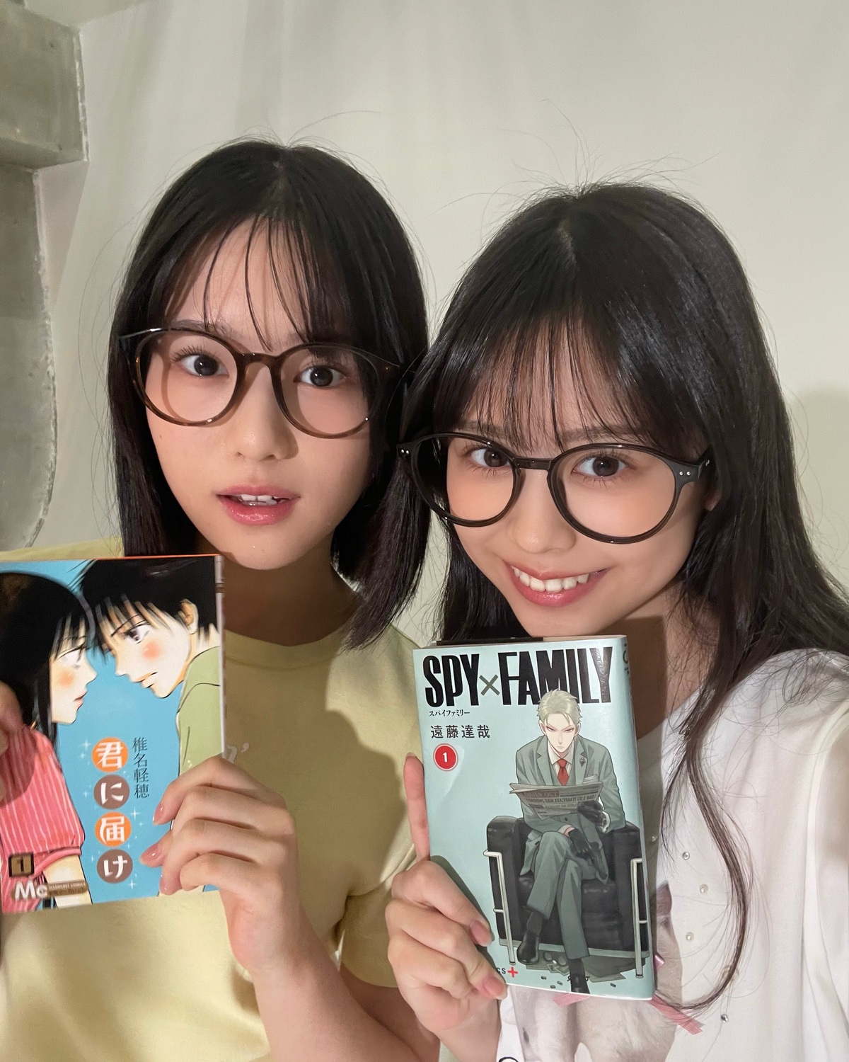 みりね＆かんなのオフショット🤓💛🤍SJKで同い年の2人は共にアニメ・漫画好き📚🎶この日もお互いどんな作品が好きかを話してたよ👩🏻‍❤️‍👩🏻※撮影は3月に行いました⊹₊⟡⋆˚⊹—————————⊹₊⟡