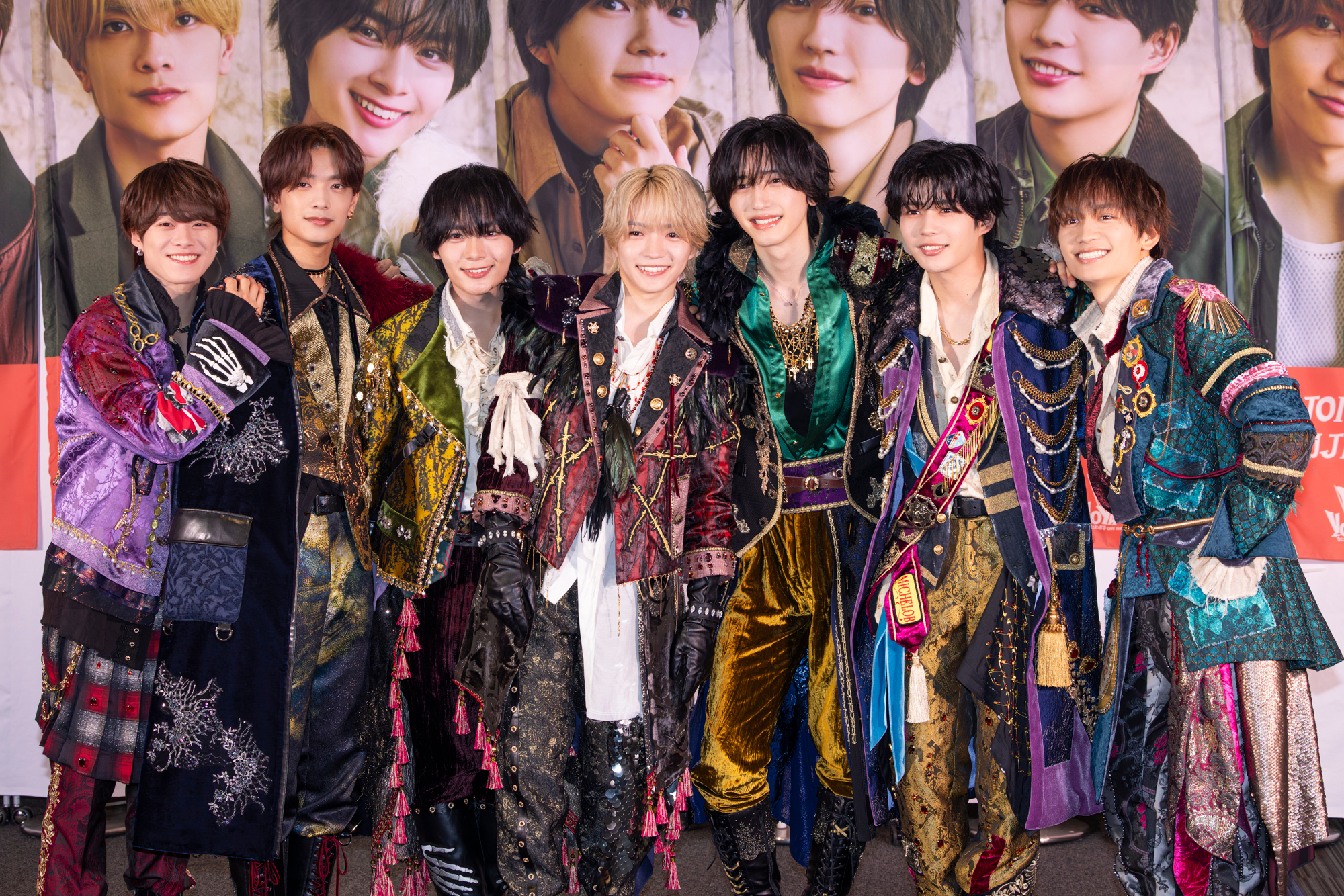 初のドームライブ決定! 喜びと笑いいっぱいの会見に潜入!【なにわ男子 LIVE TOUR 2025 'BON BON VOYAGE'】