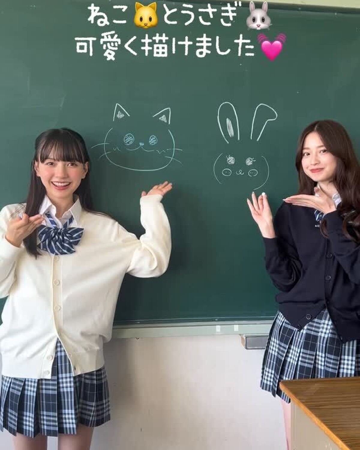 撮影の待ち時間にお絵描きをして待機中のゆるゆるなあんここをお届けします👩🏻‍❤️‍👩🏻🎥#河村ここあ #葛西杏也菜 #学校生活 #jk #放課後