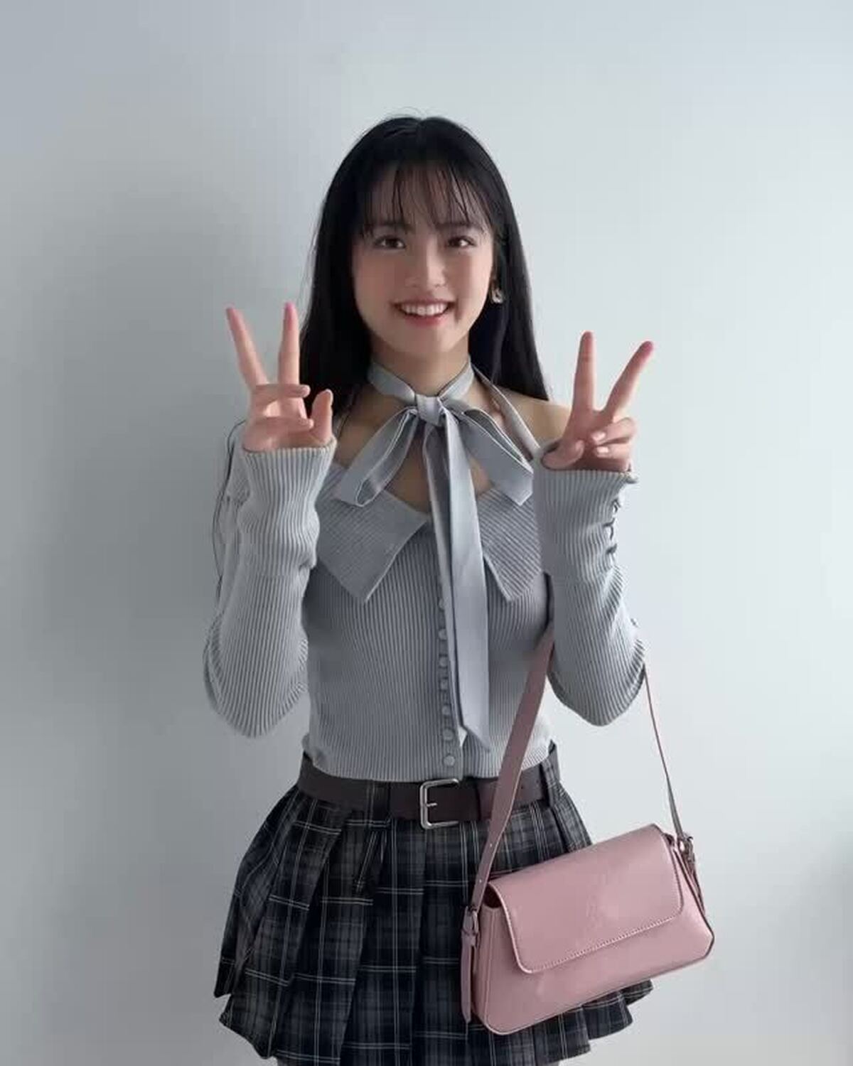 カメラを見つけてノリノリでピースしてくれたゆうちゃん👼🏻🩵かわいいよね🥺発売中の秋冬号のモテニット企画のオフショットだよ🎶#Seventeenセブンティーン #STモデル #STモ #セブンティーンモ